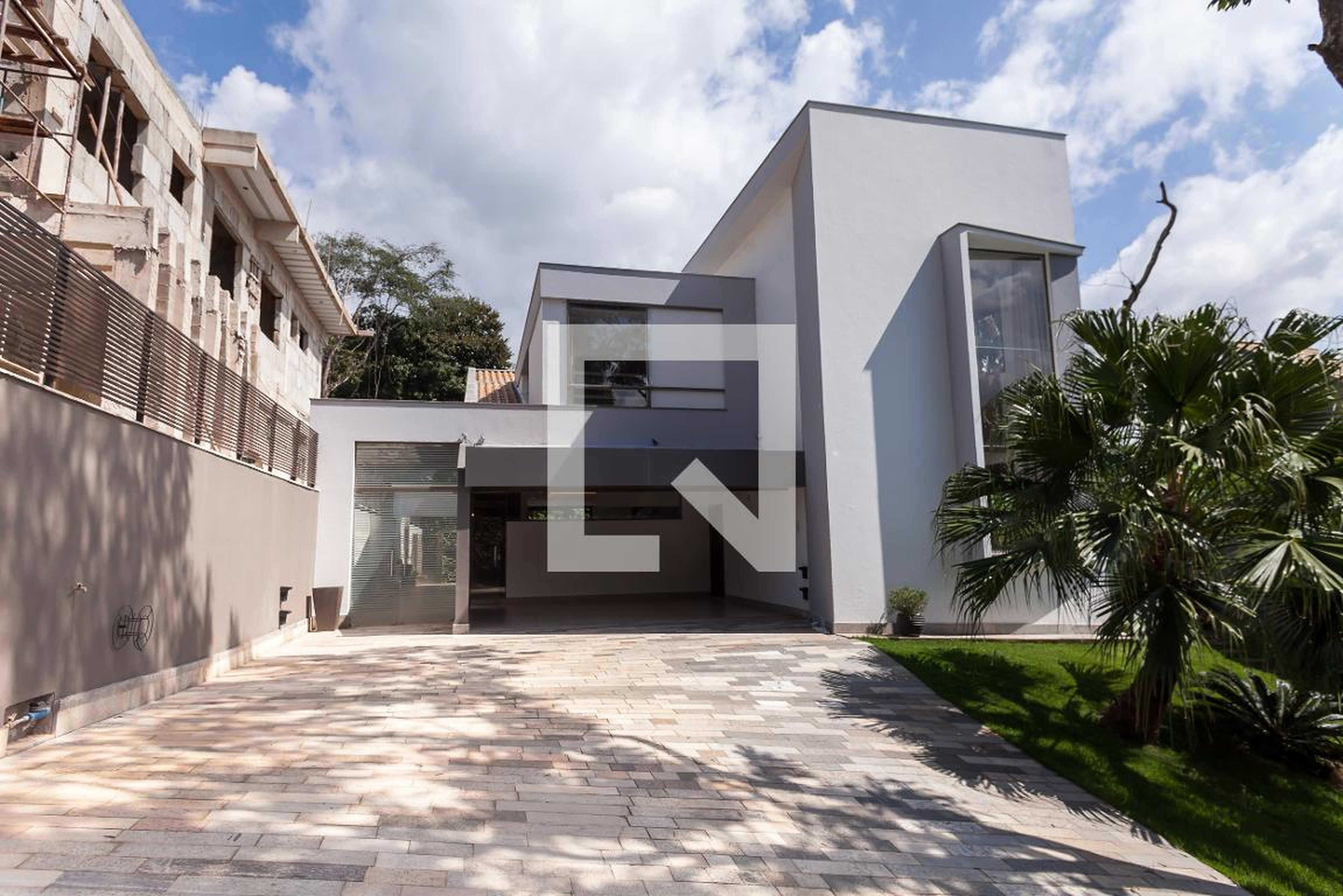 Fachada Condomínio em Alameda Perimetral das Orquídeas, 517