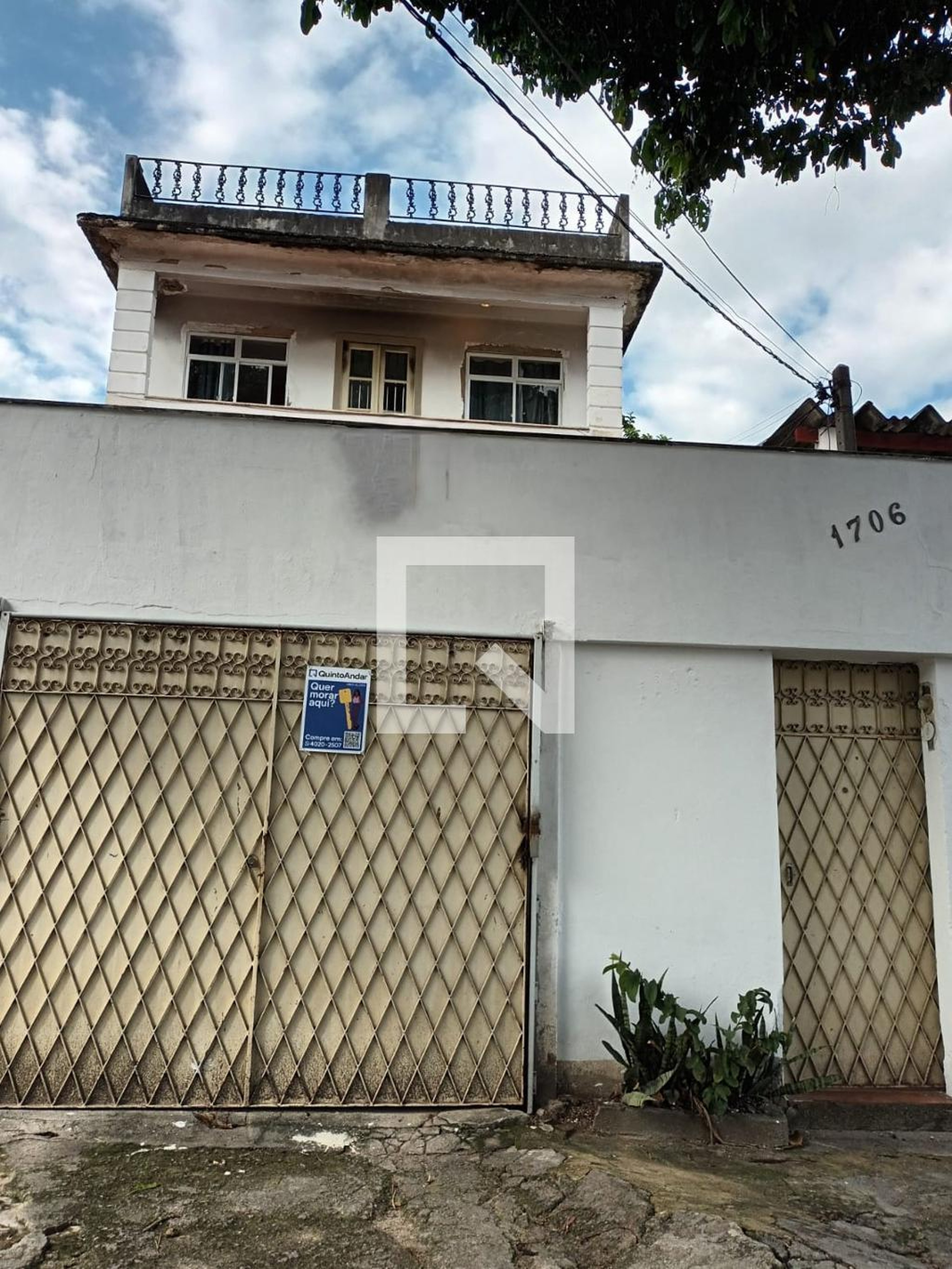 Fachada Condomínio em Rua Honório, 1706