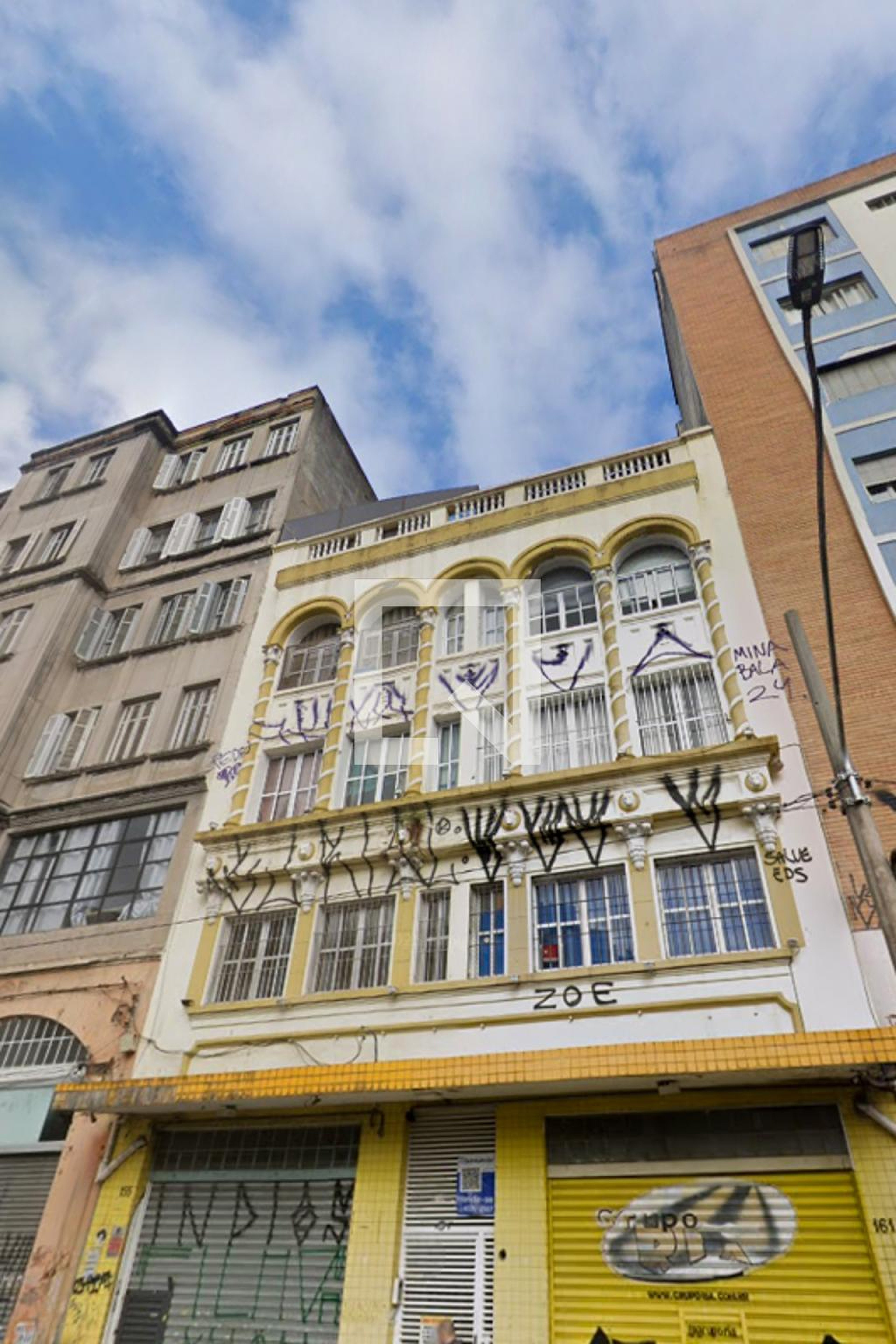 Fachada Condomínio em Rua Sebastião Pereira, 157