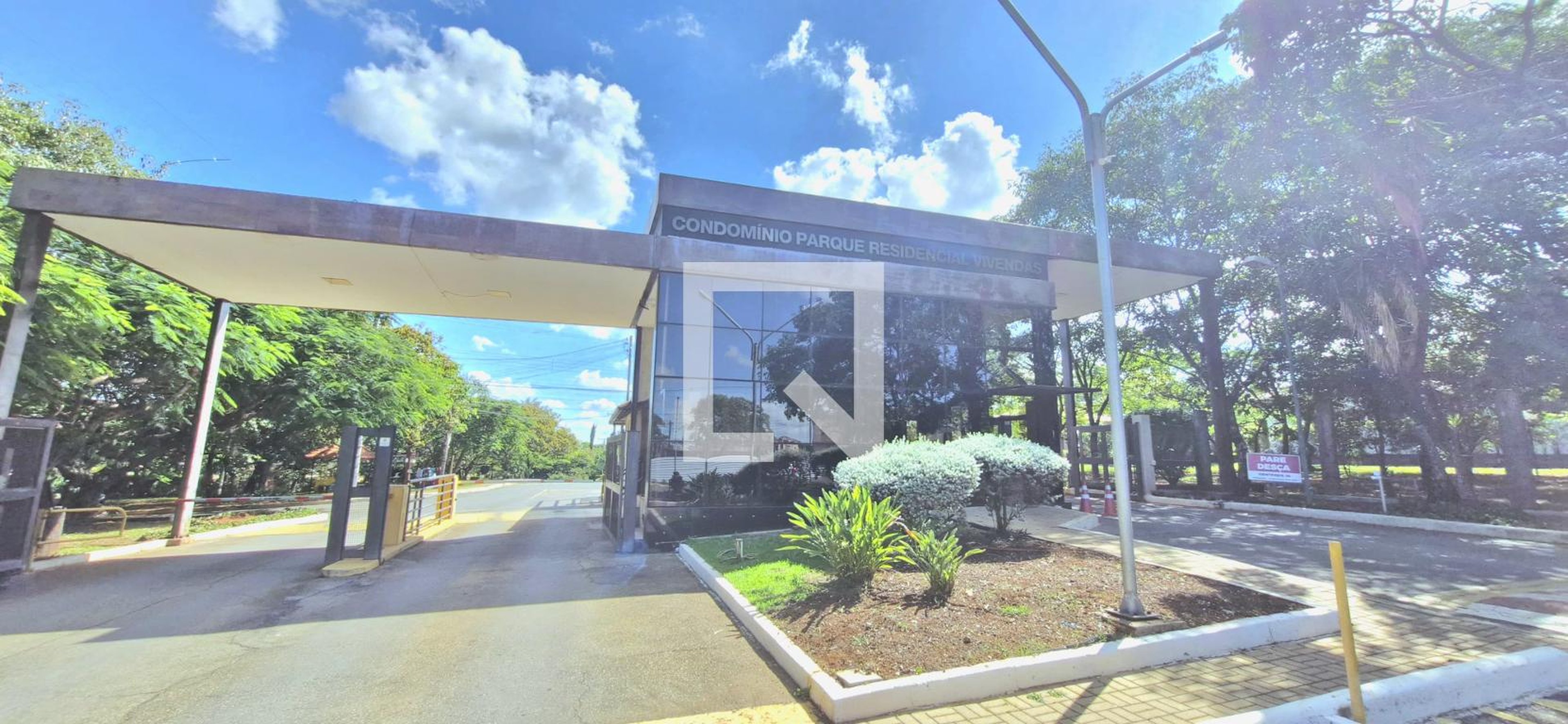 Fachada do Condomínio Condomínio em Alameda dos Ipês, 199