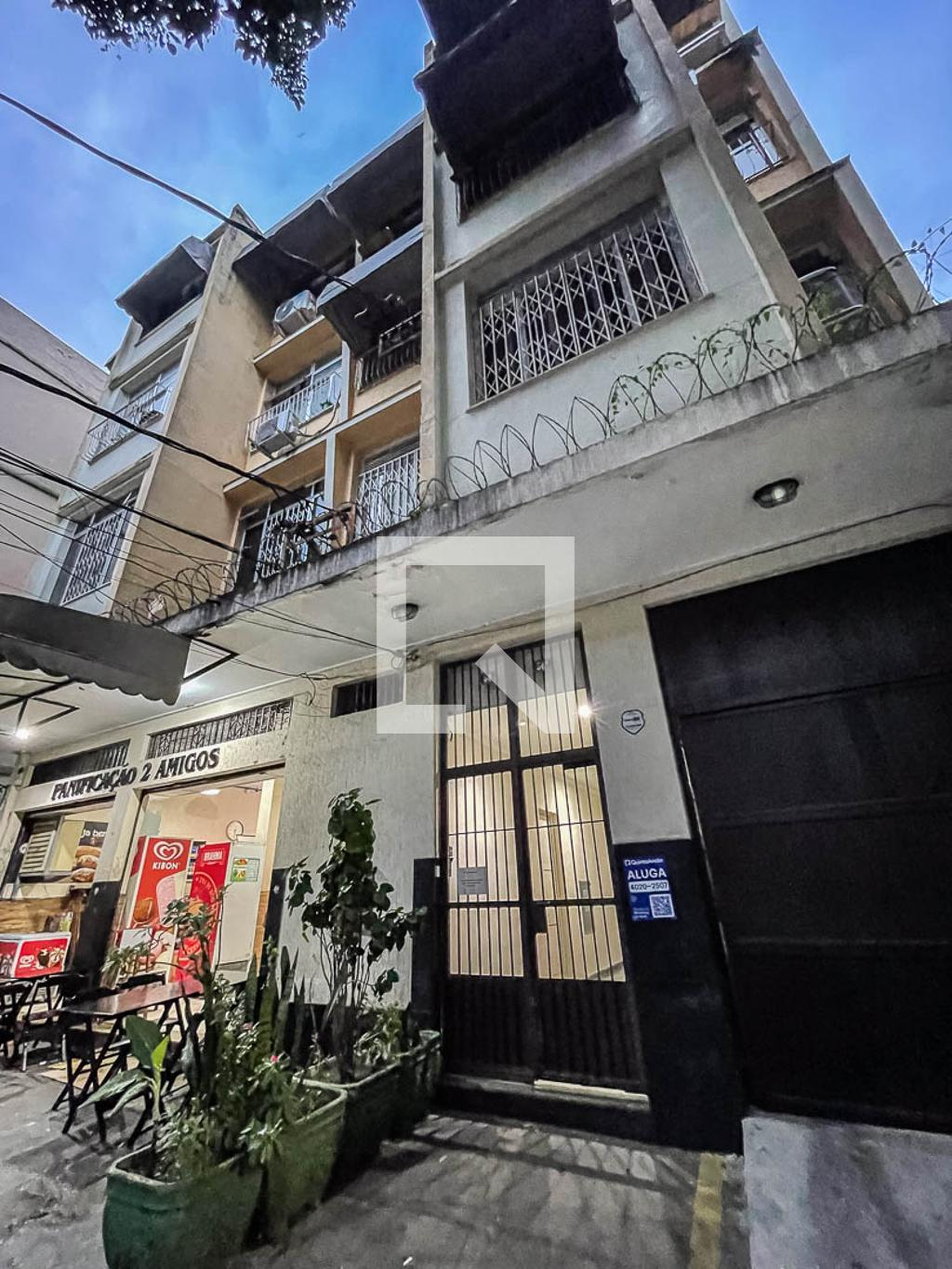 Fachada Condomínio em Rua Jorge Rudge, 56