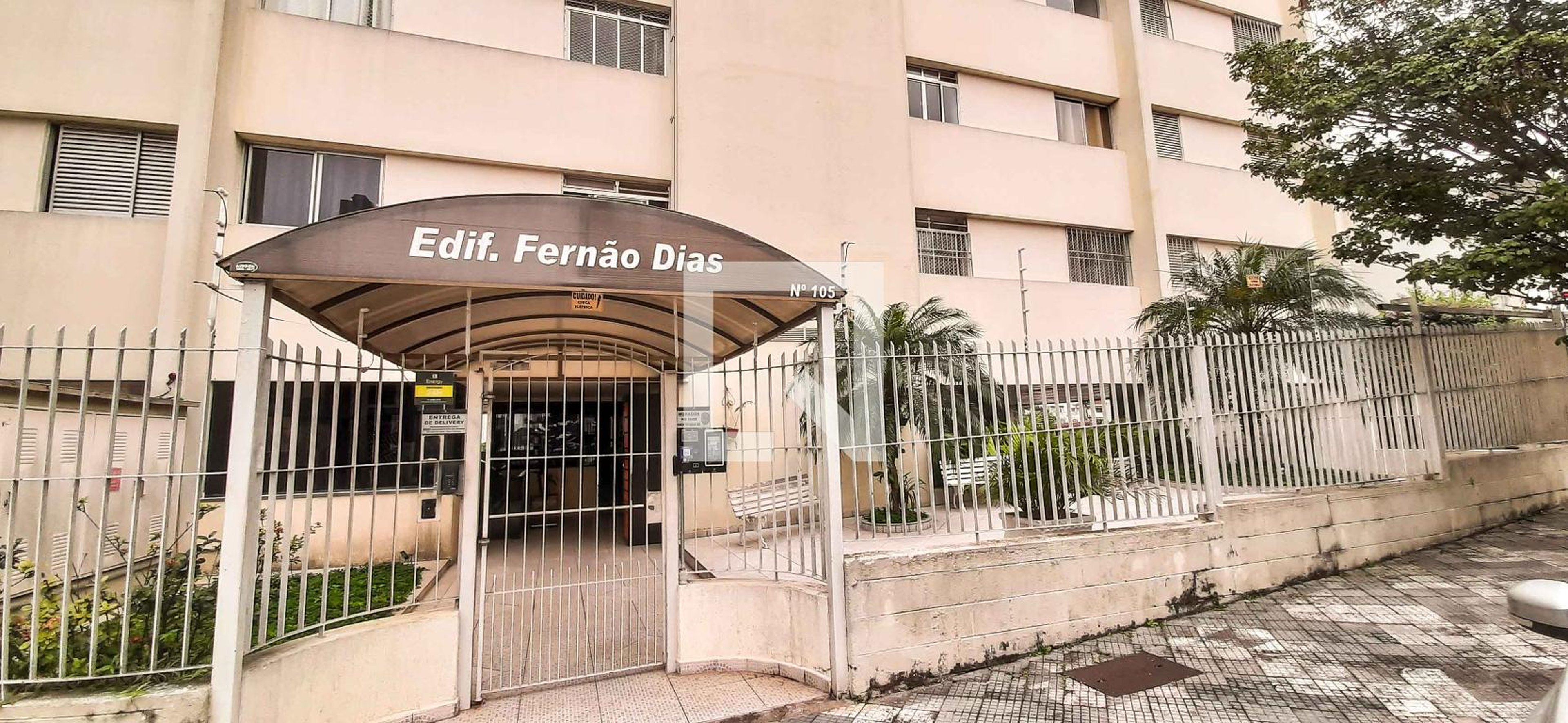 Fachada do Prédio Condomínio em Rua Fagundes Varela, 105