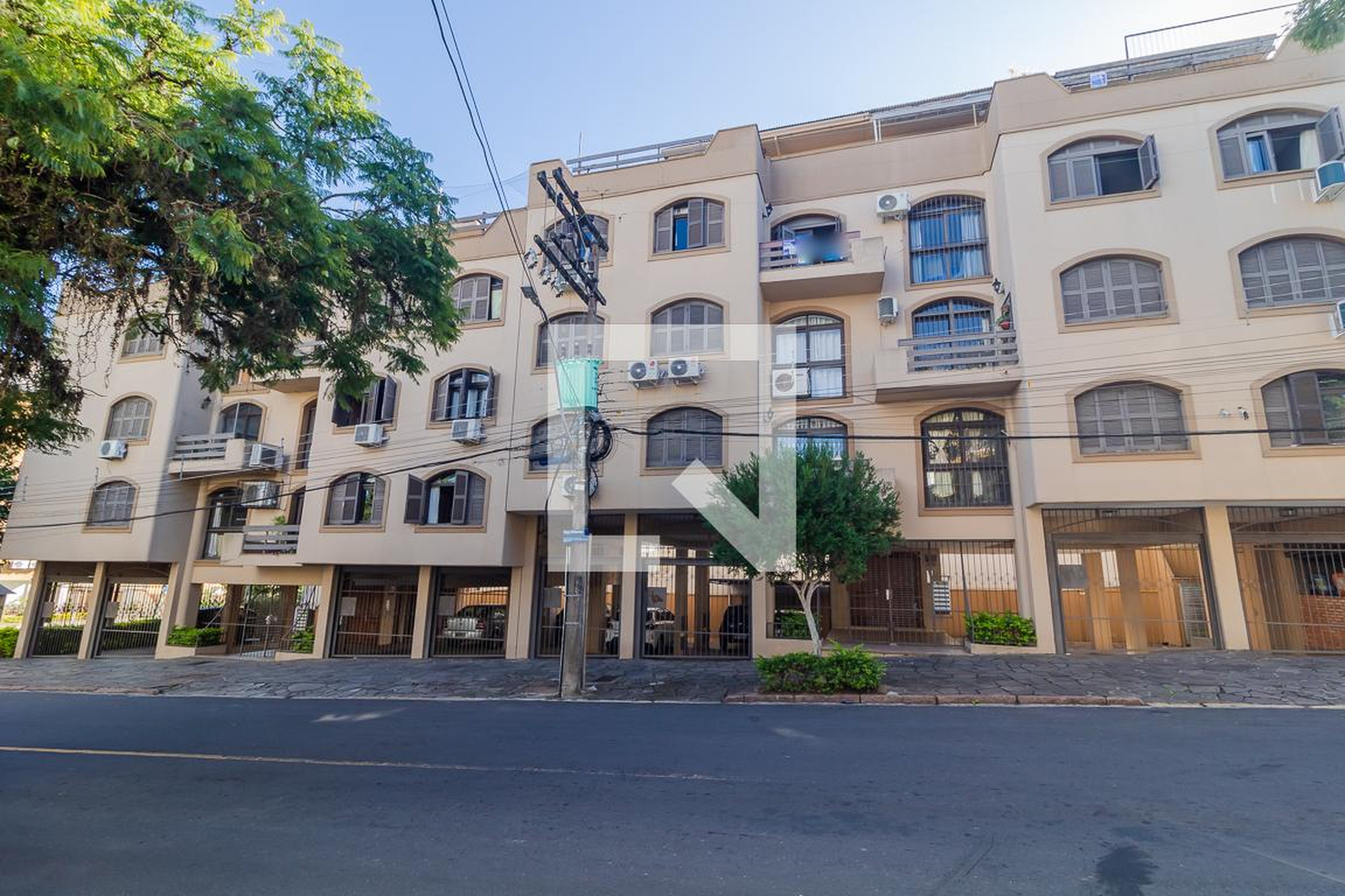 Fachada Condomínio em Rua Inhanduí, 200