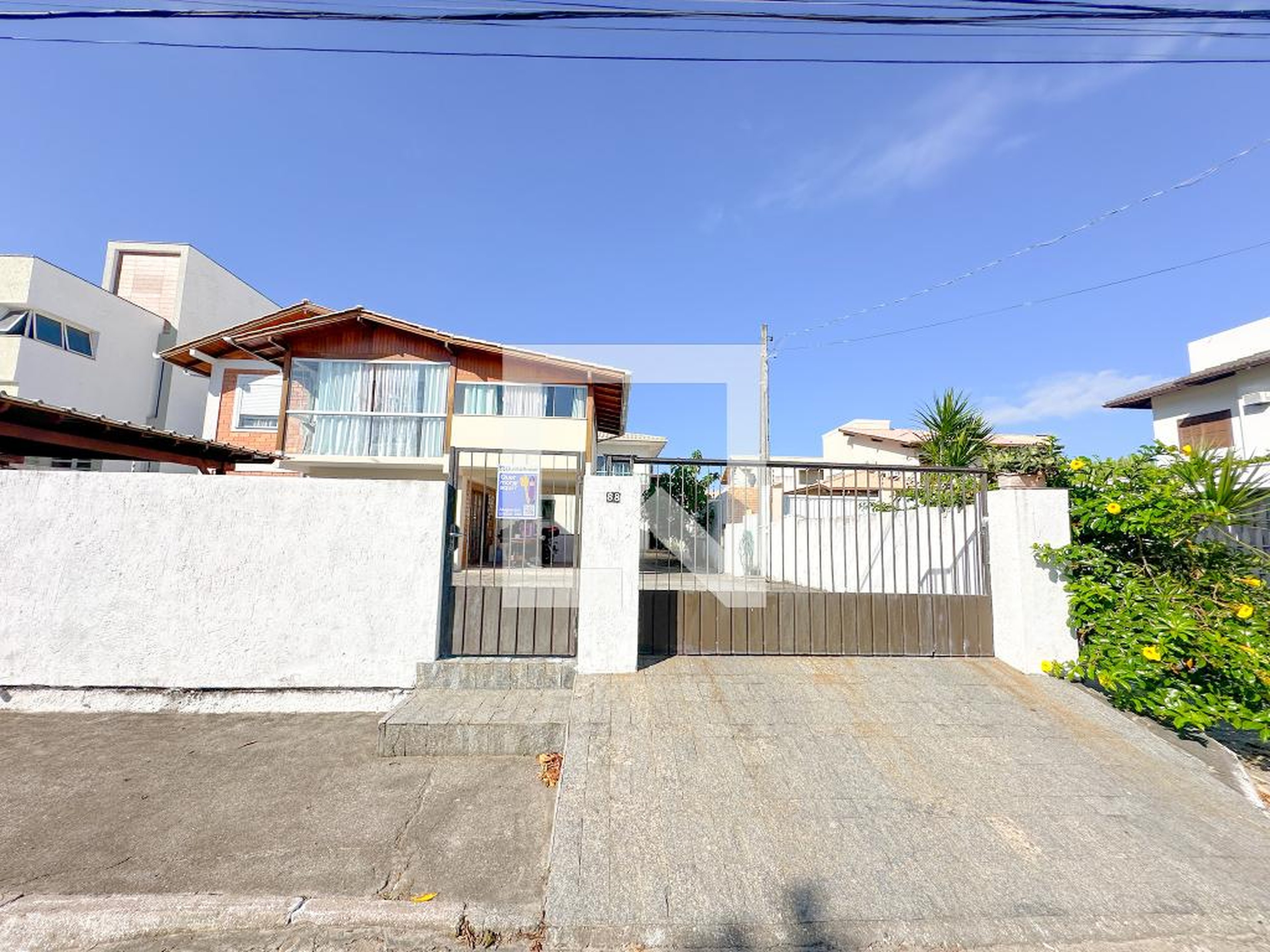 Fachada Condomínio em Rua Caminho do Rei, 88