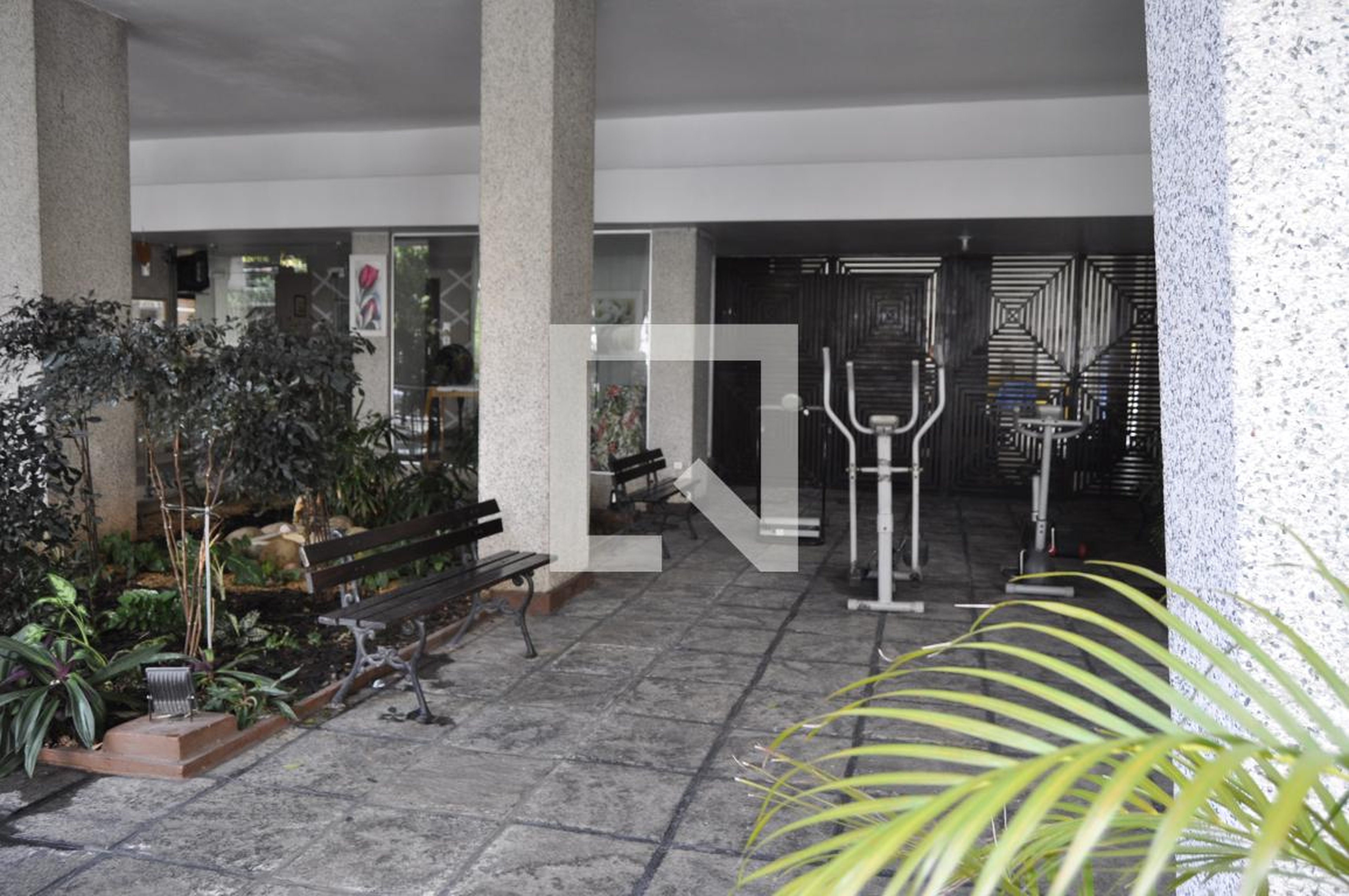 Fachada Condomínio em Rua Pedro de Carvalho, 171