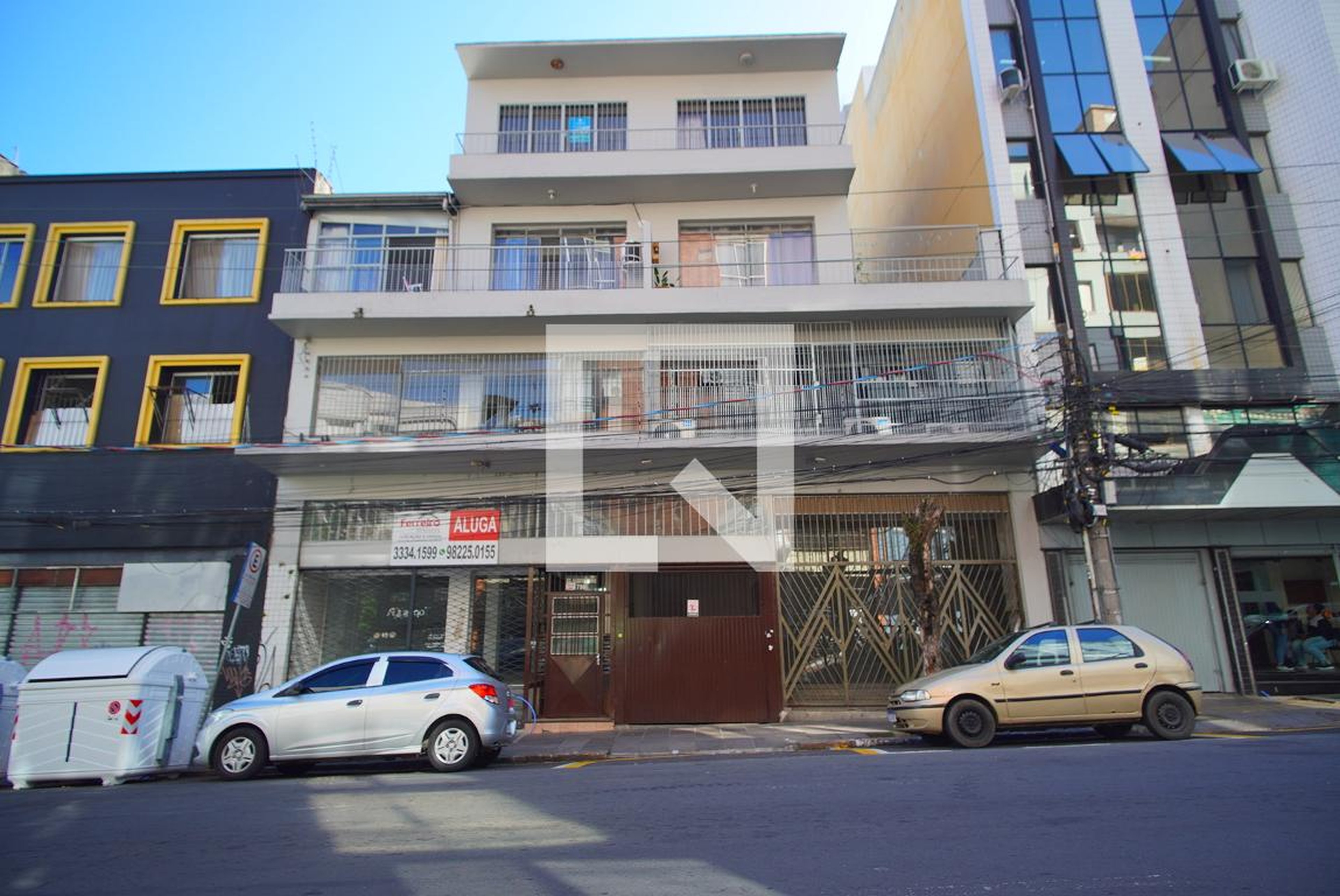 Fachada Condomínio em Avenida Alberto Bins, 796