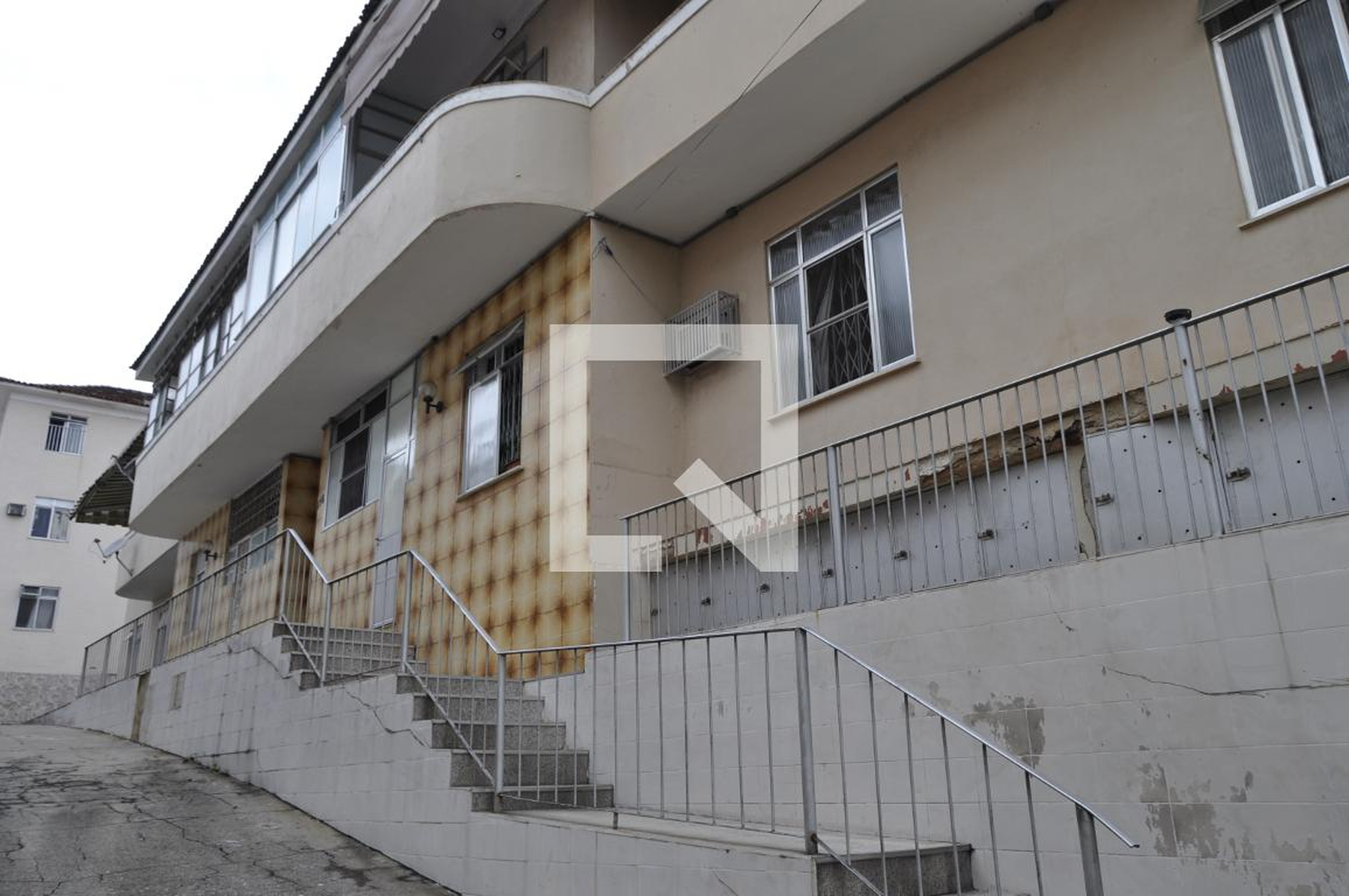 Entrada Condomínio em Rua São Brás, 178