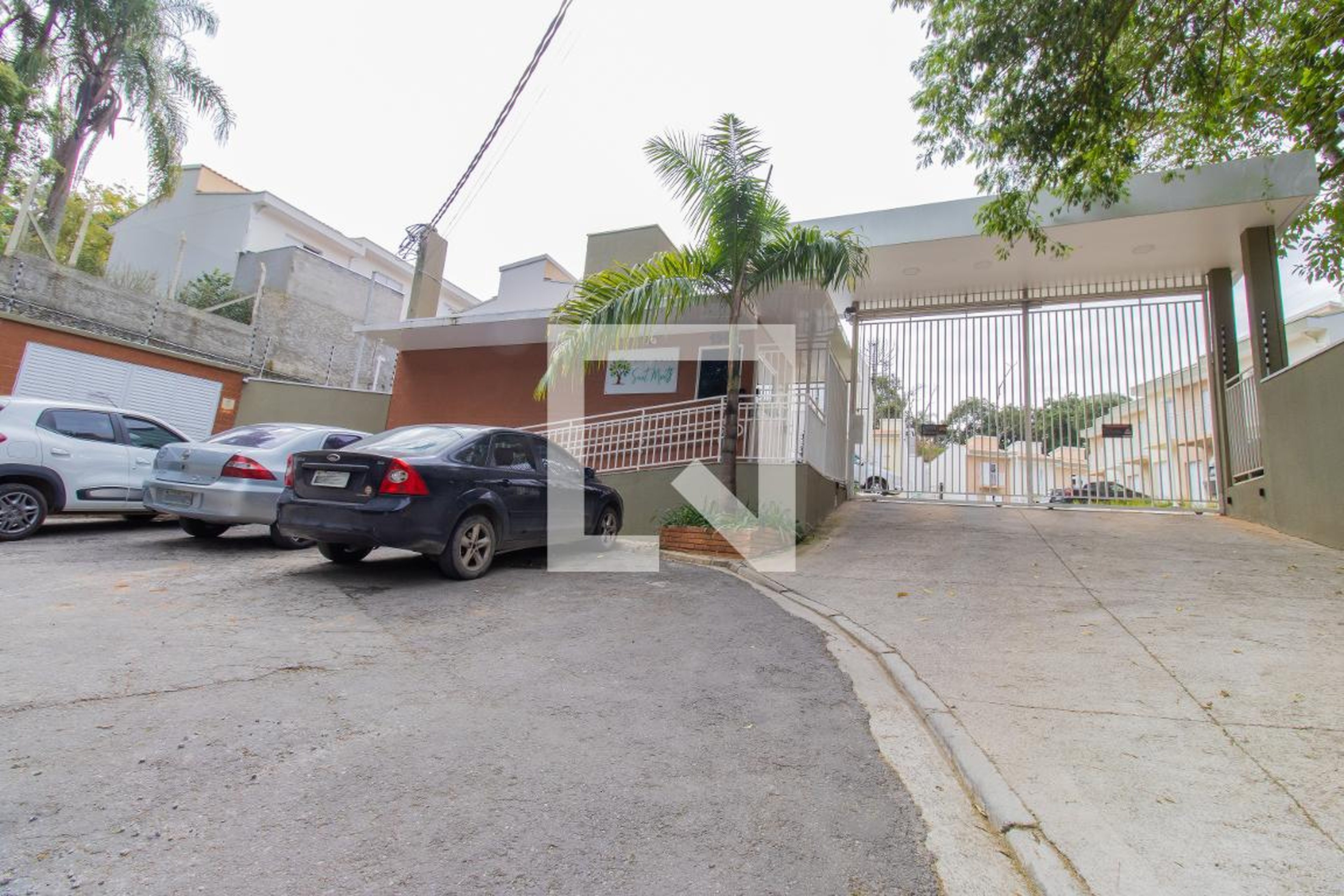 Fachada do condomínio Condomínio em Rua saia azul, 190