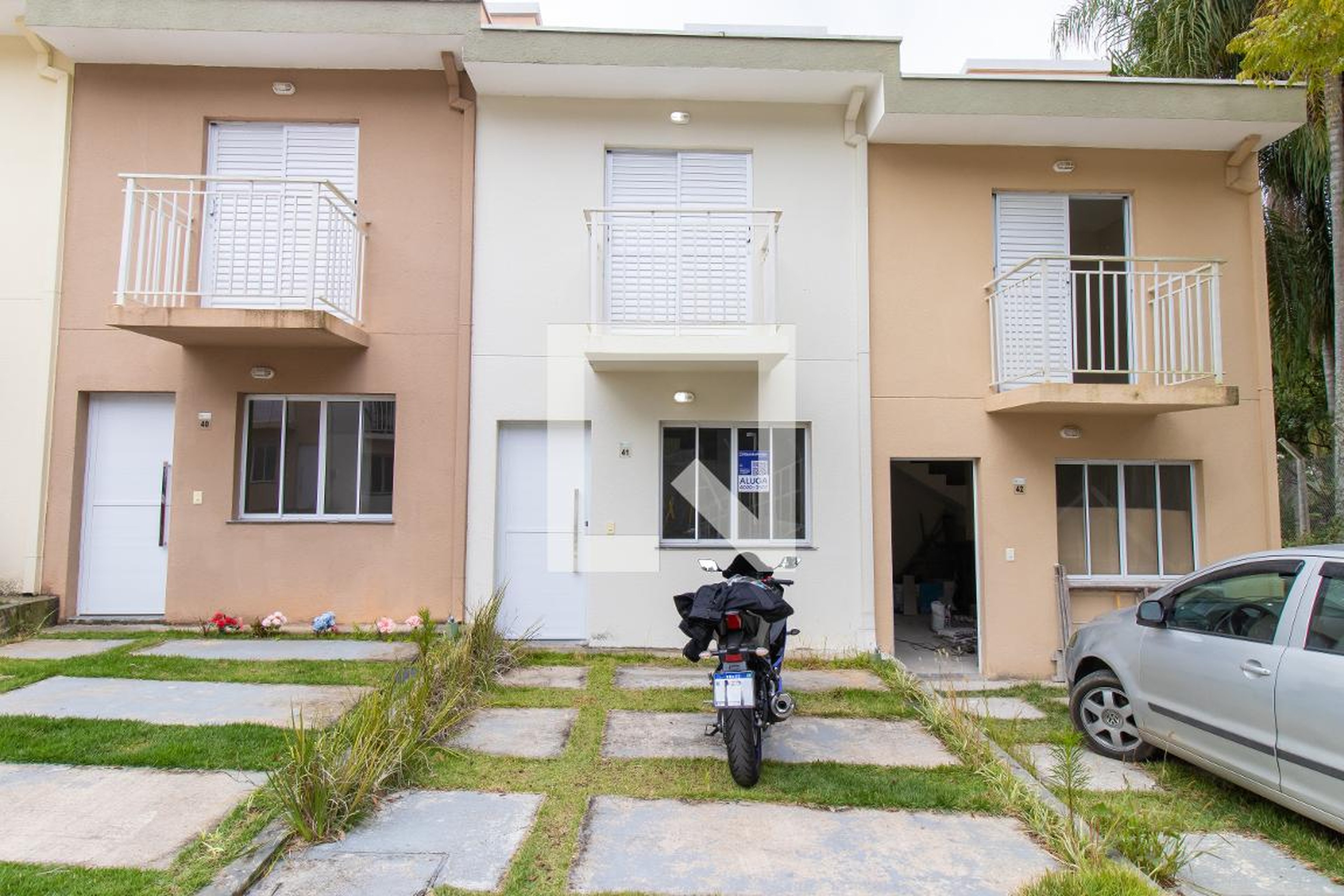 Fachada Condomínio em Rua saia azul, 190