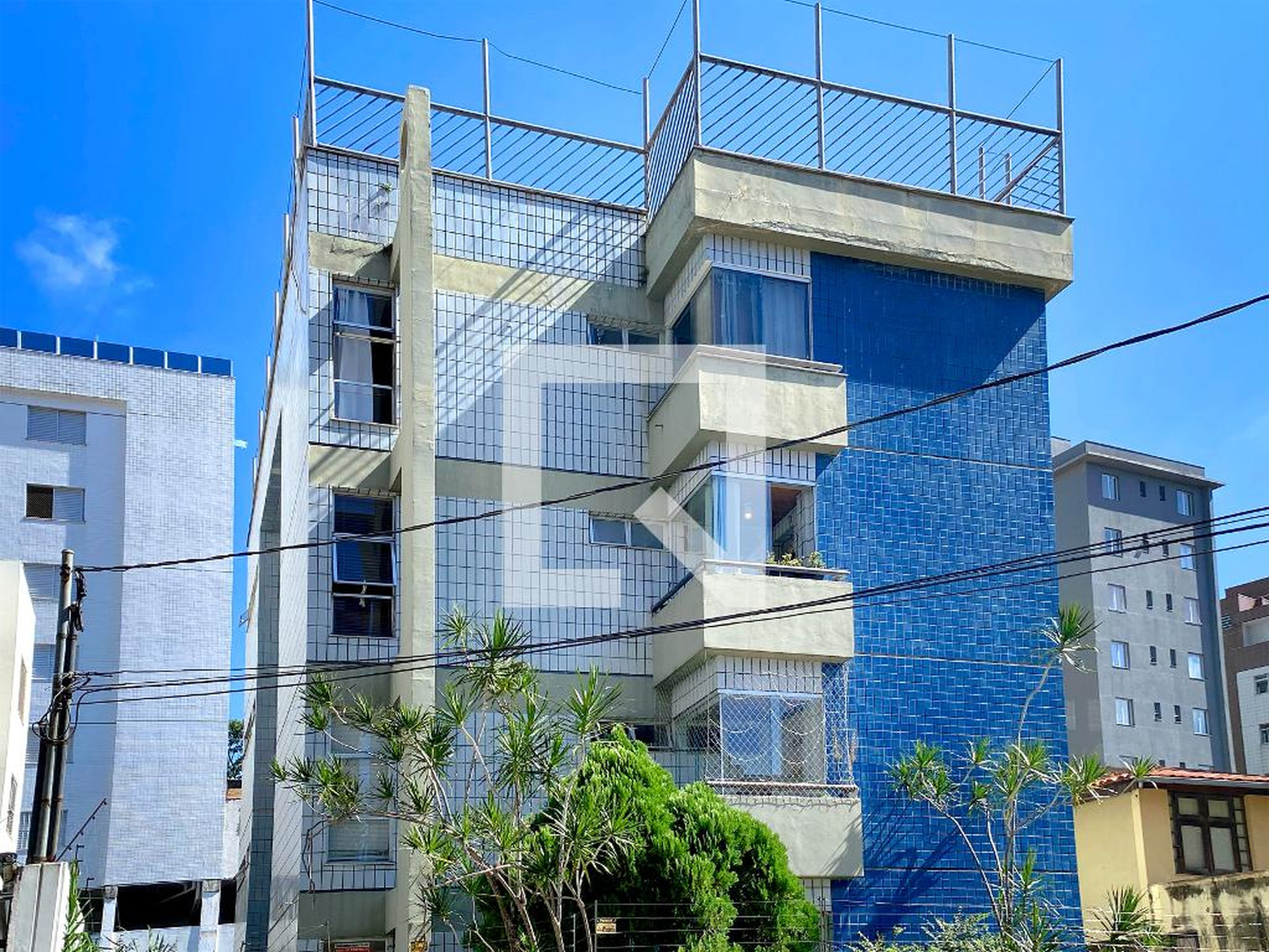 Fachada Condomínio em Rua Jornalista Guilherme Apgáua, 150