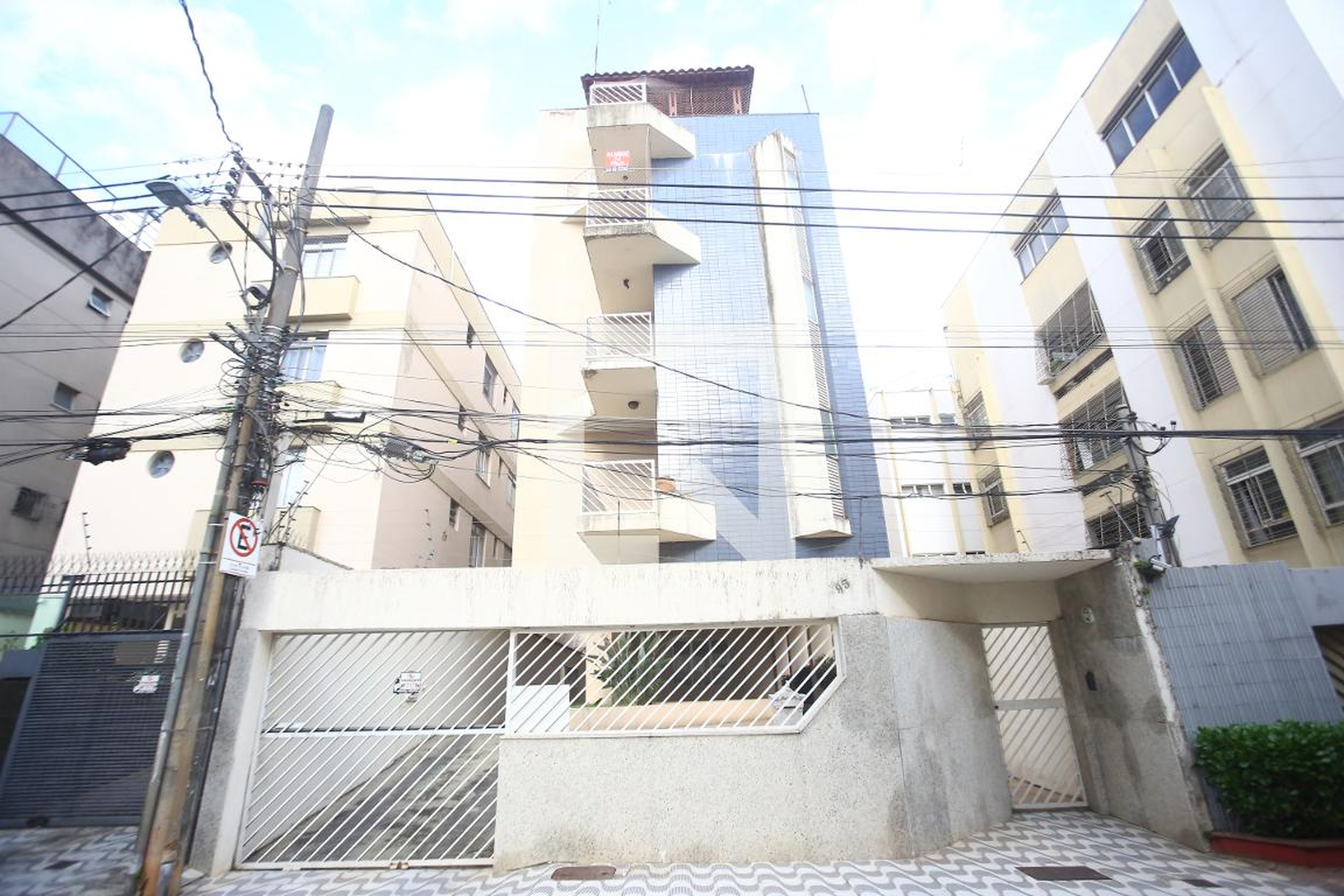 Fachada Condomínio em Rua Litargírio, 95