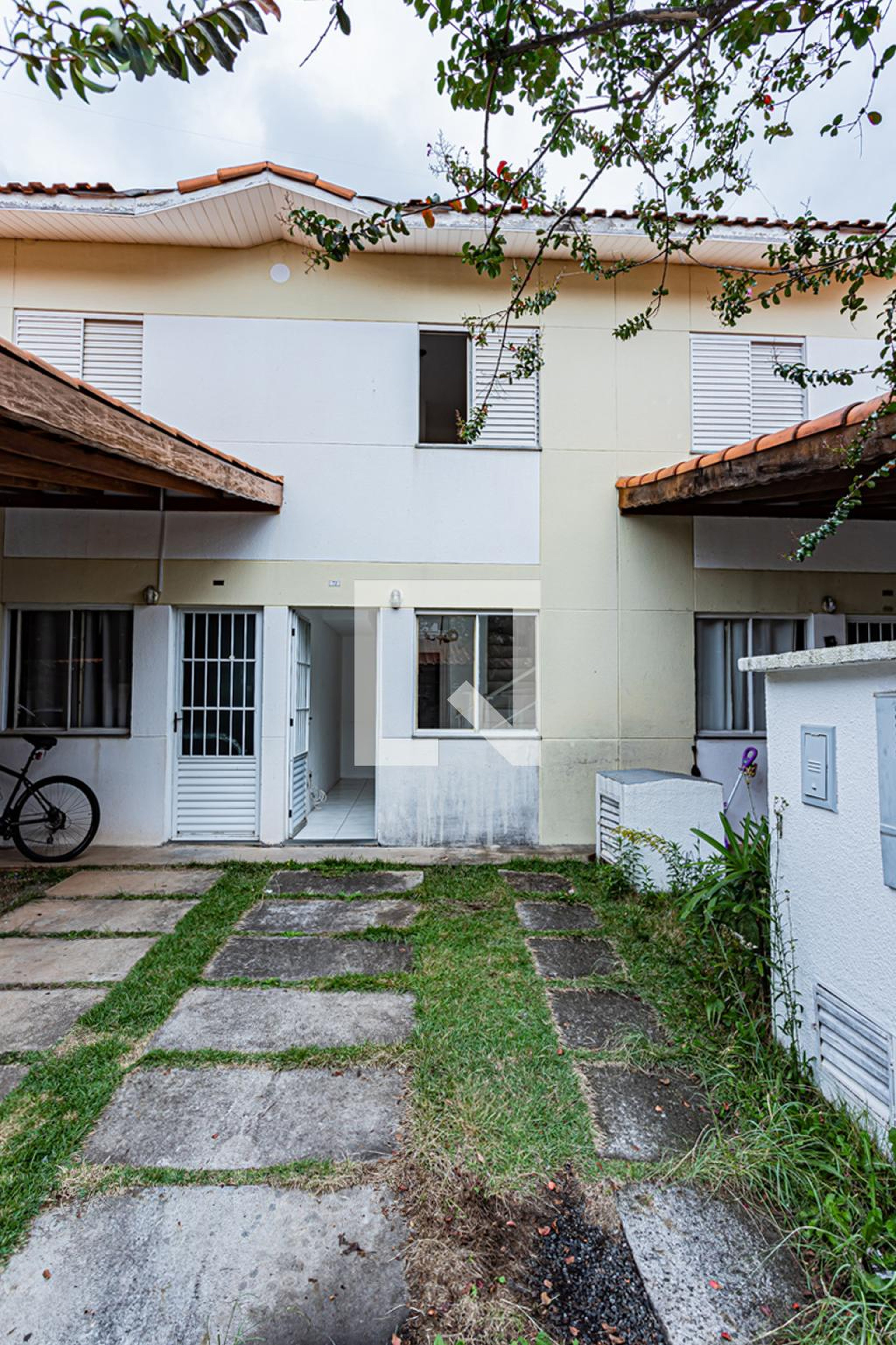 Fachada Condomínio em Rua Jairo de Almeida Machado, 100