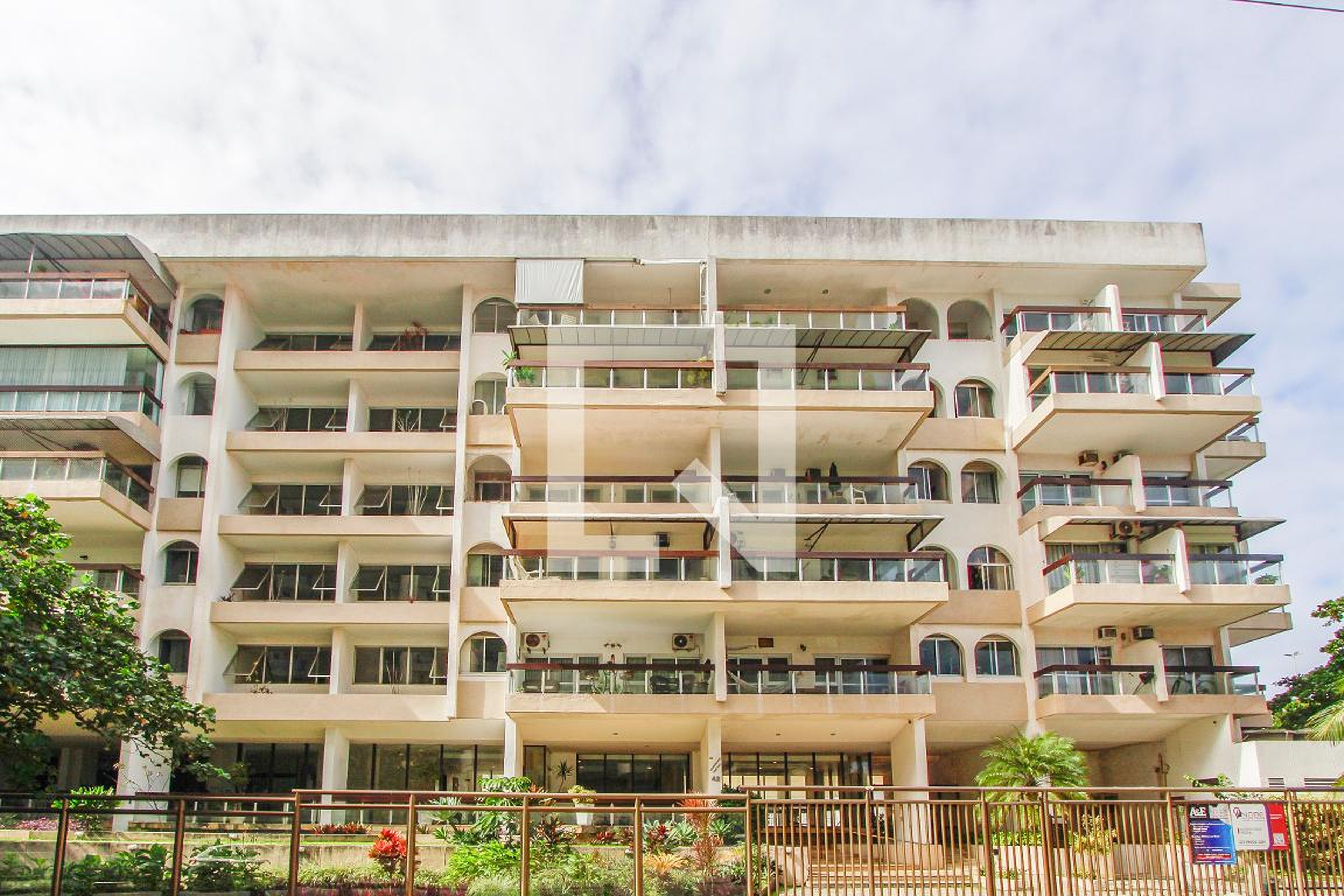 Fachada Edifício Bandeirante José Dias