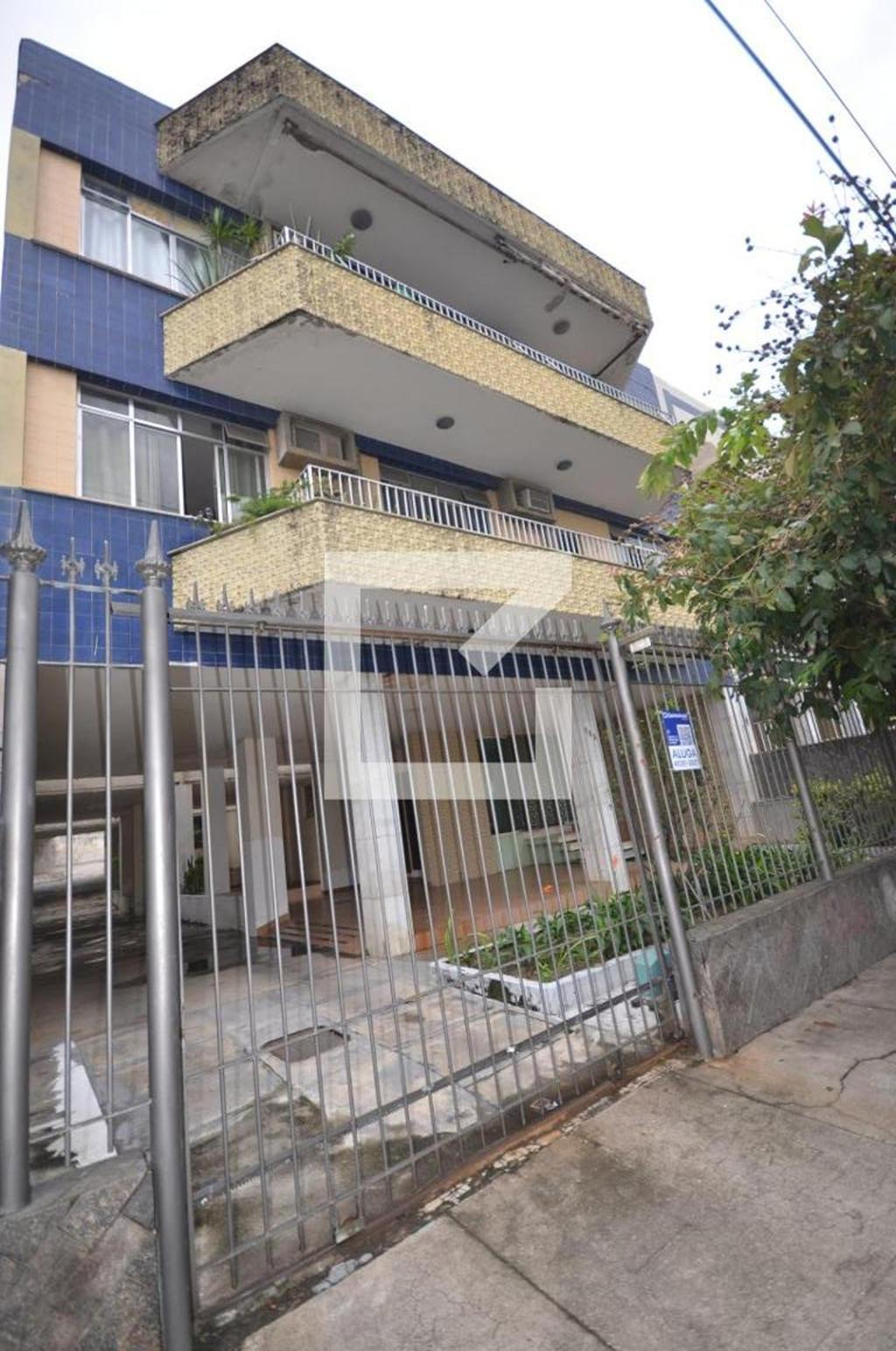 Fachada Condomínio em Rua Alves do Vale, 288