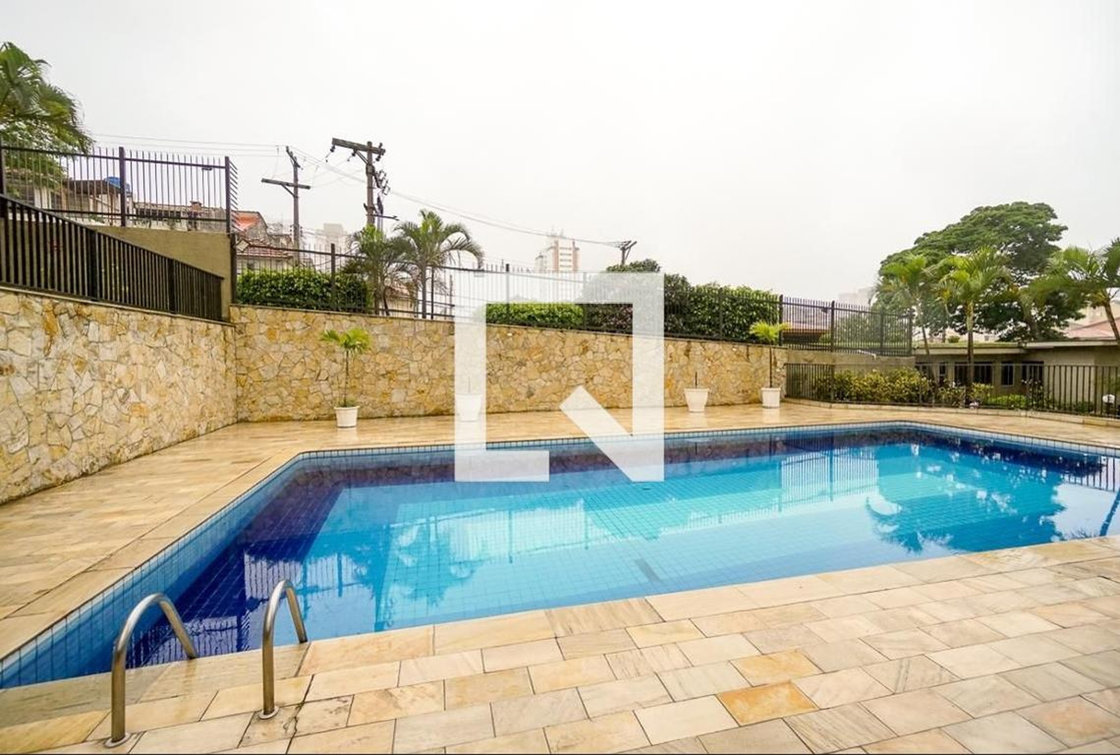 Piscina - Edifício Jardins de Louvre
