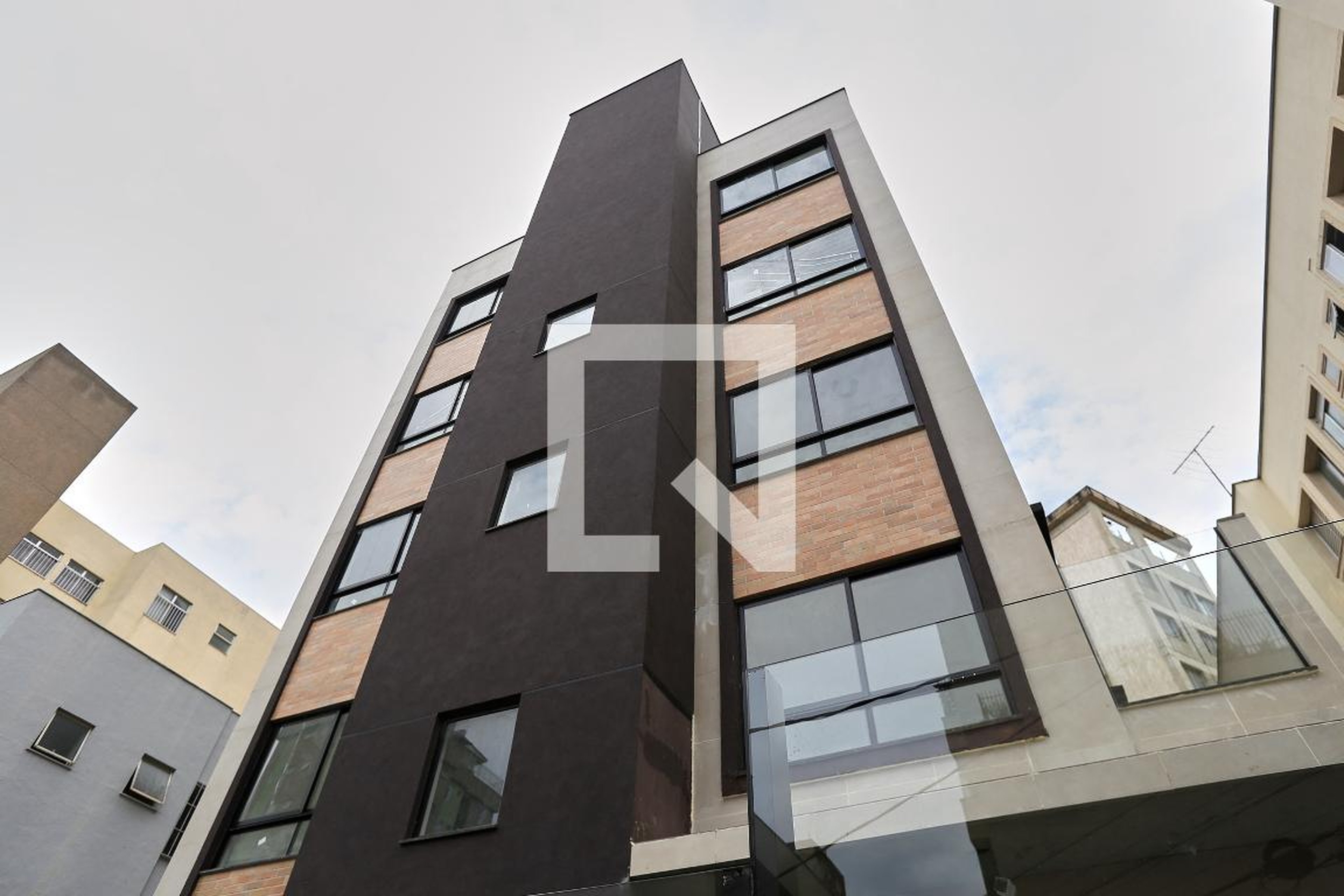 Fachada Condomínio em Rua Professor Aníbal de Matos, 57