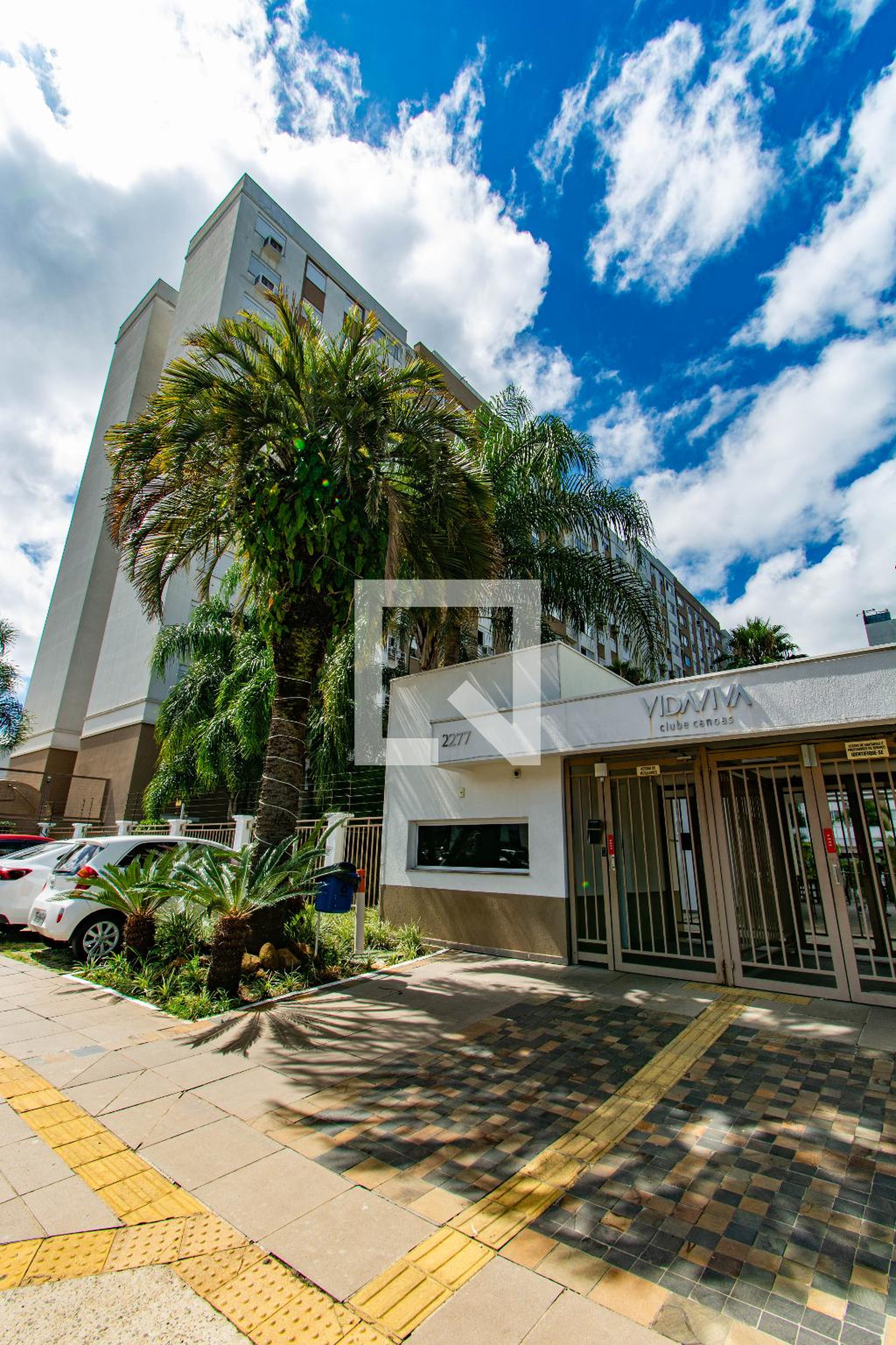 Fachada Condomínio em Avenida Doutor Sezefredo Azambuja Vieira, 2777