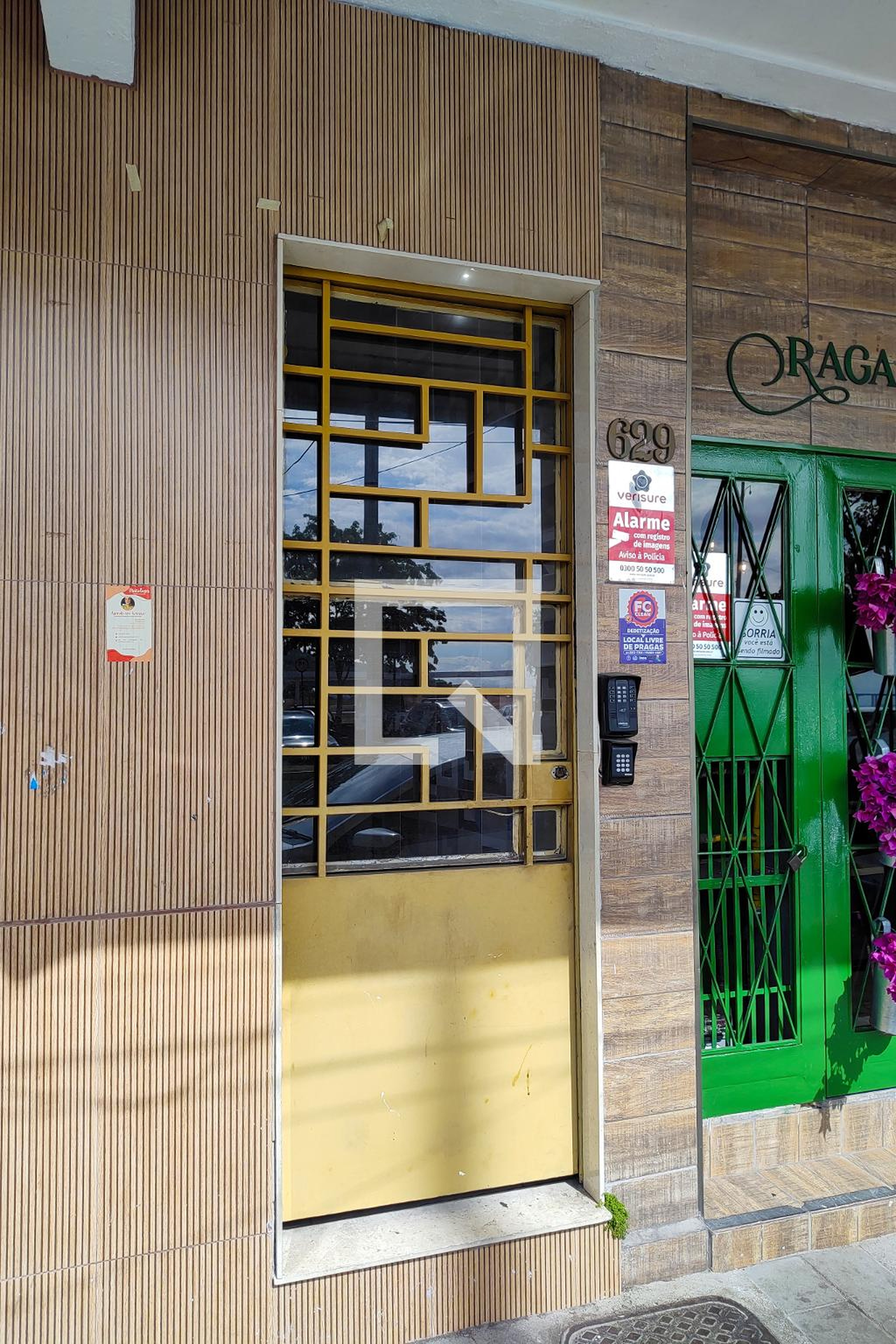 Entrada Condomínio em Avenida Visconde do Rio Branco, 629