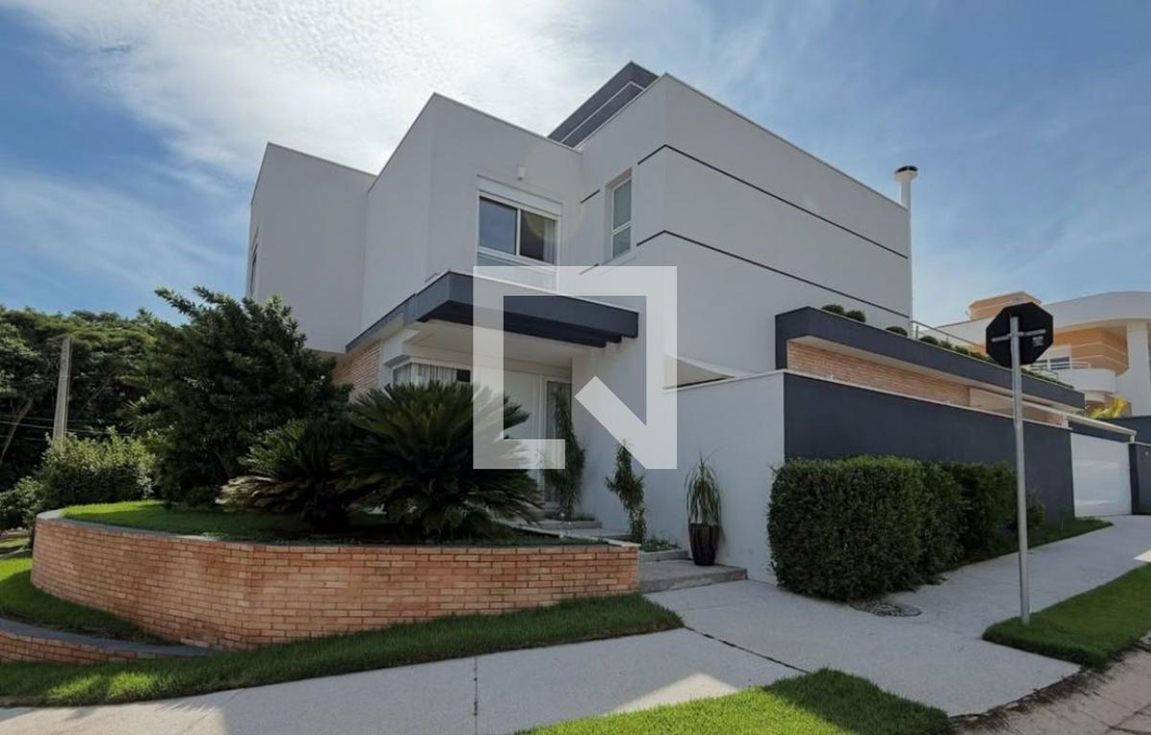 Fachada Condomínio em Rua Carlos Tontoli, 428