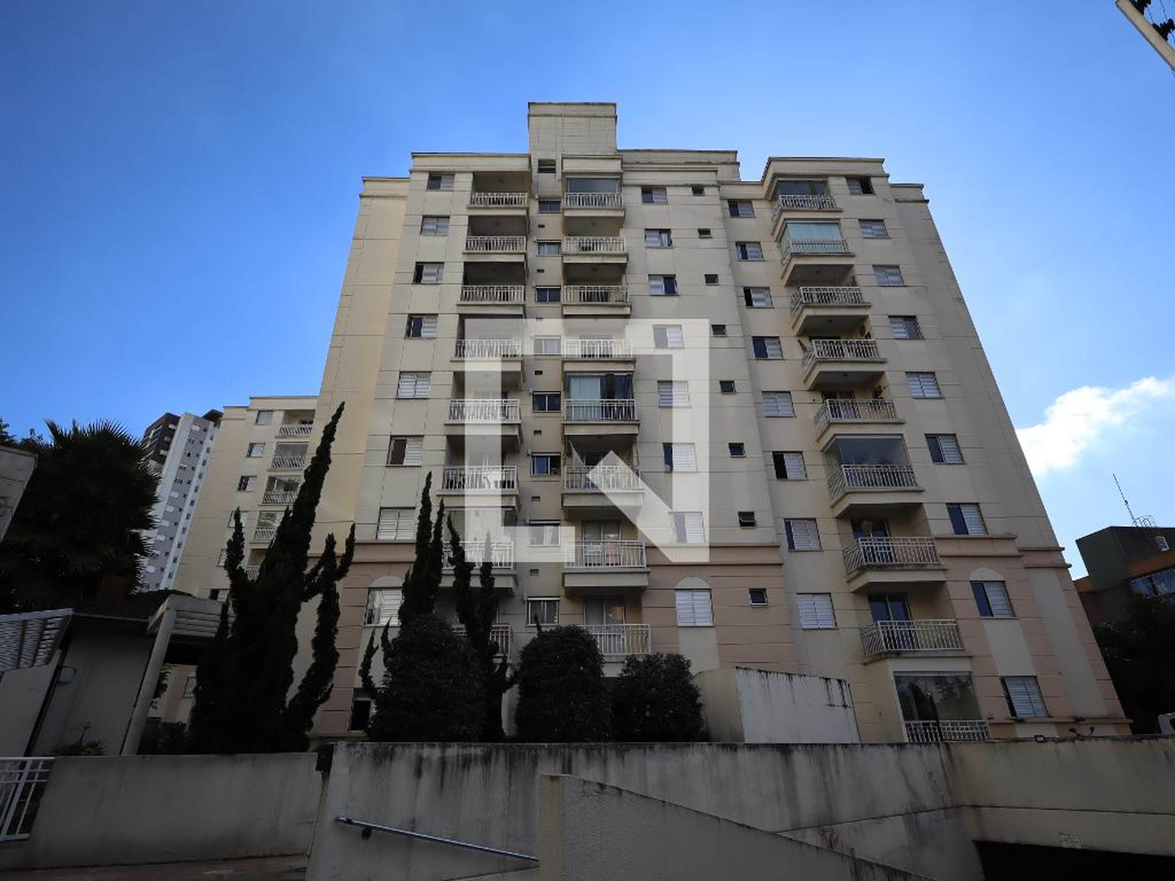 Fachada Condomínio em Rua Marie Nader Calfat, 23