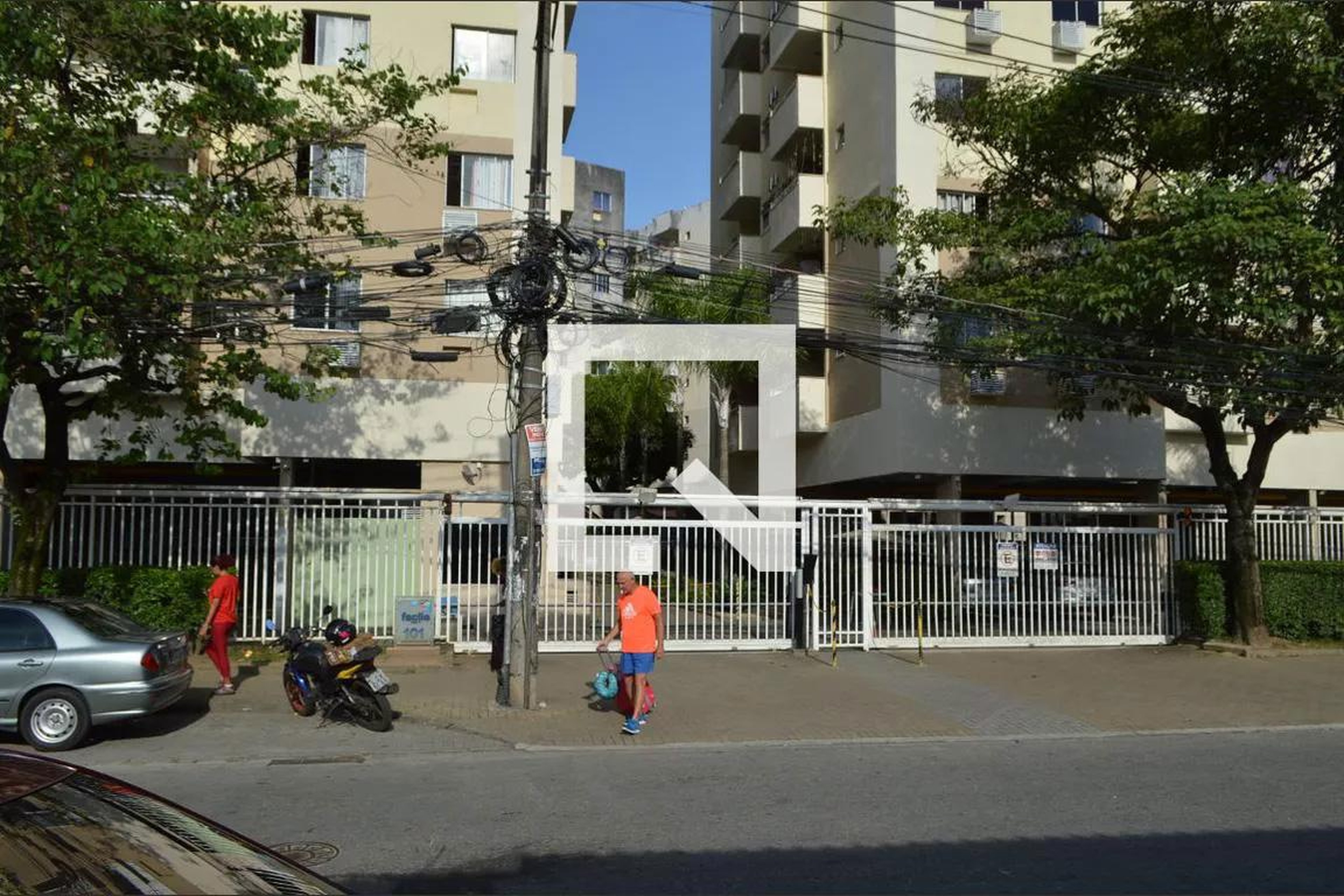 Fachada Condomínio em Estrada Santa Efigênia, 100