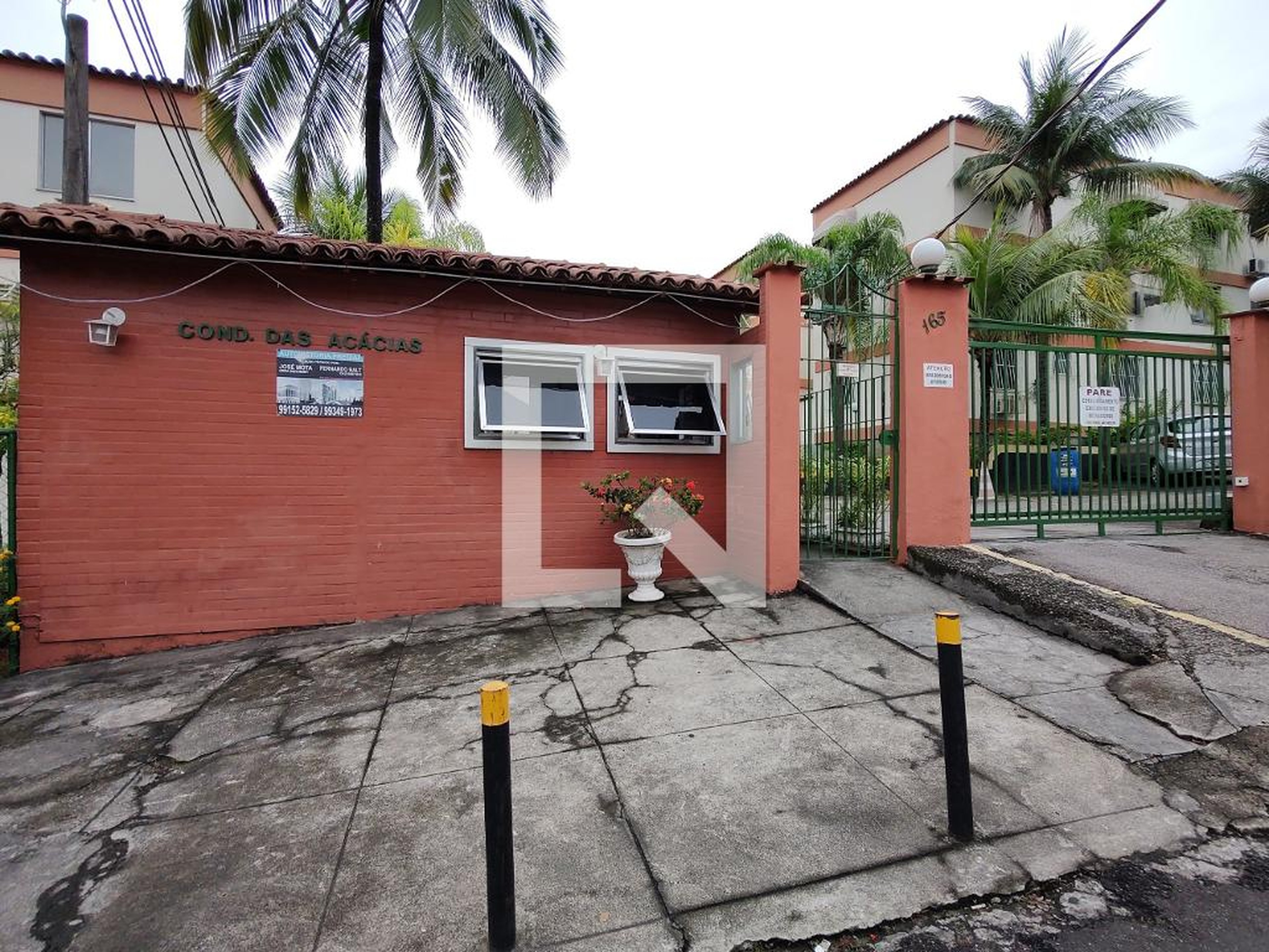 Fachada do condomínio Condomínio Acácias