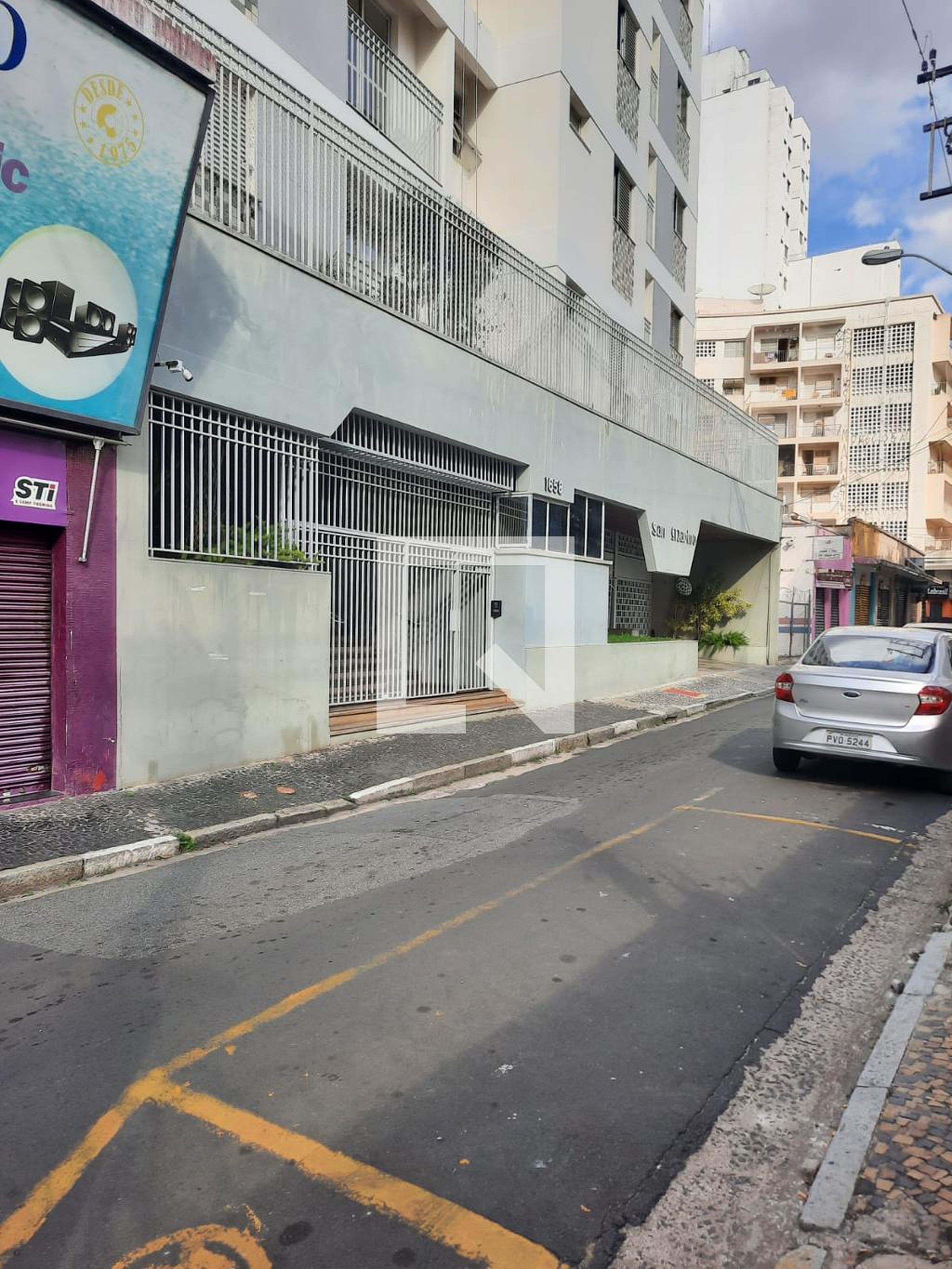 Fachada do Prédio Condomínio em Rua Doutor Quirino, 1658