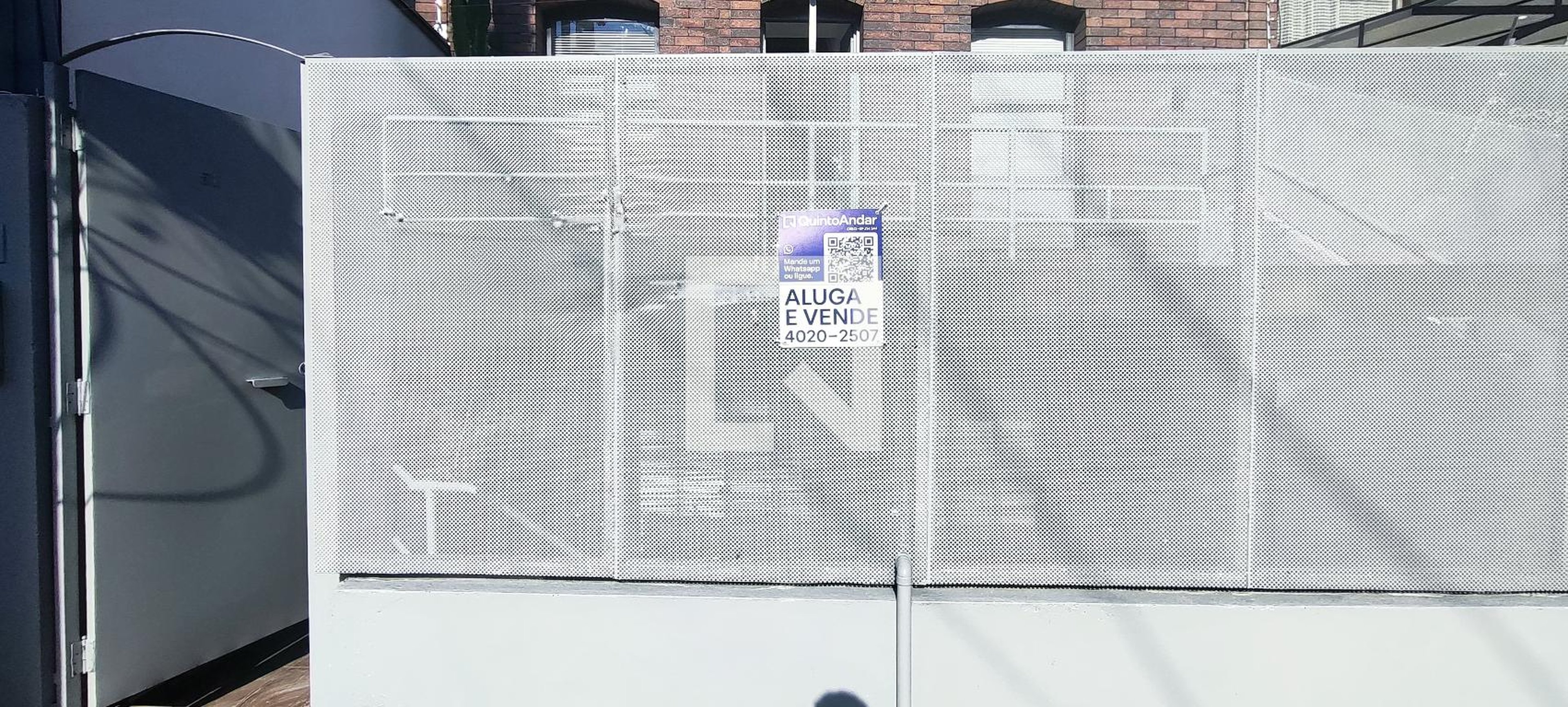 Fachada Condomínio em Rua Delfina, 51