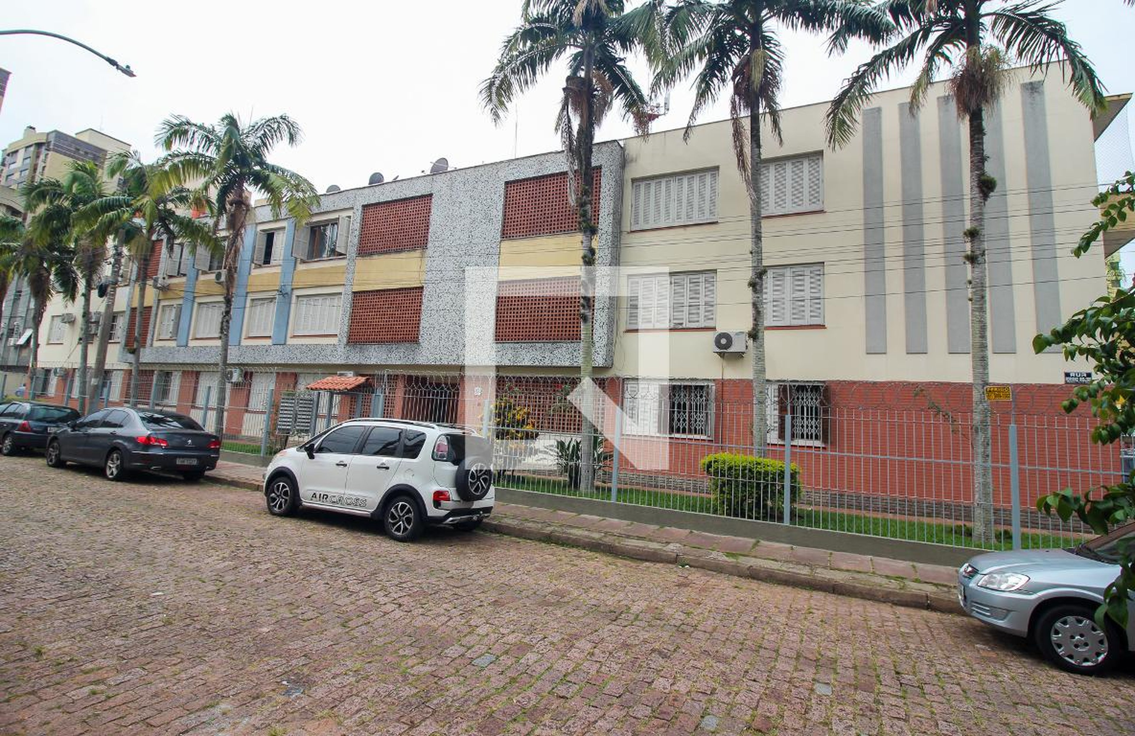 Fachada do Prédio Condomínio em Rua Adriano Ribeiro, 37