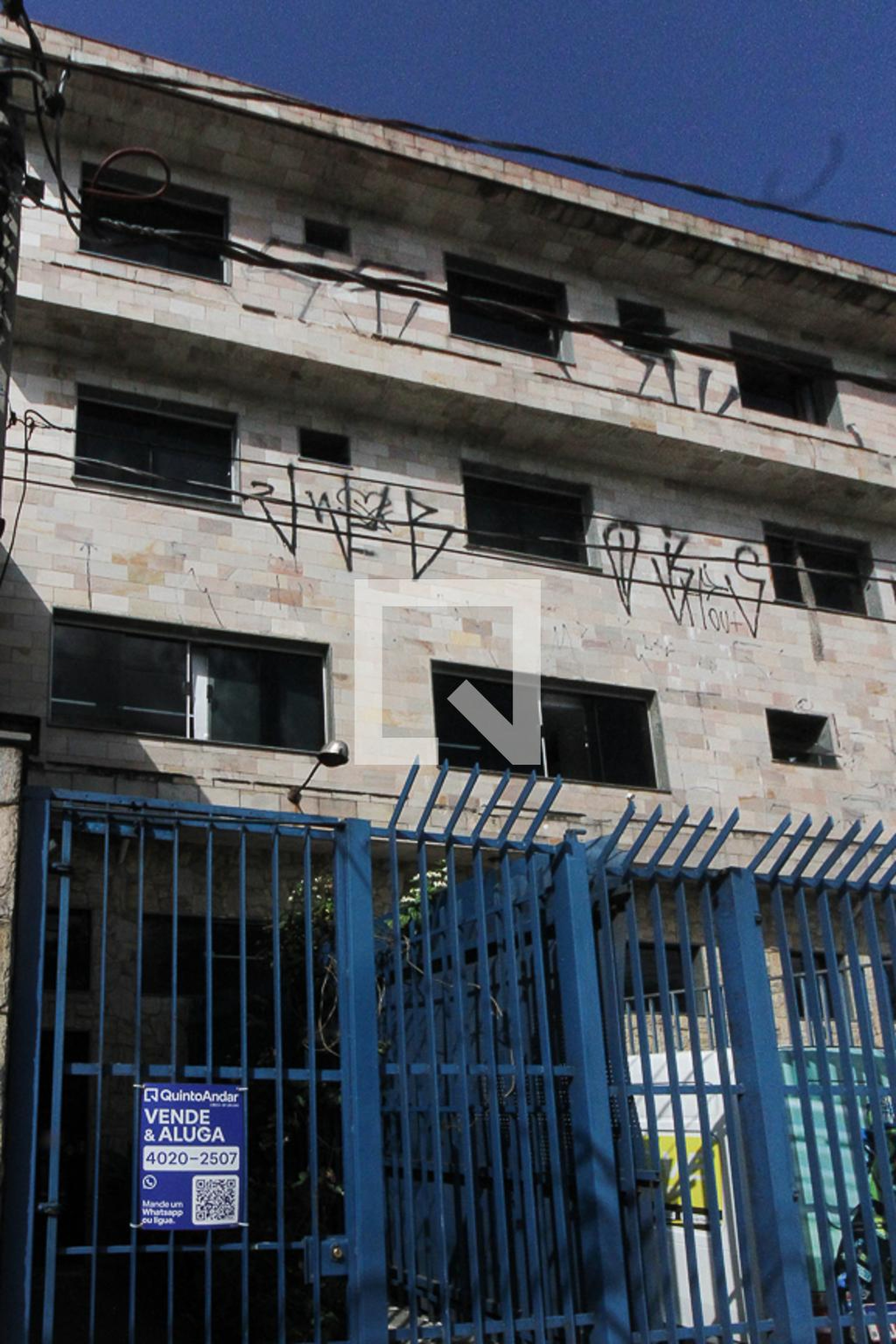 Fachada Condomínio em Rua Luís Alardo de Menezes, 427