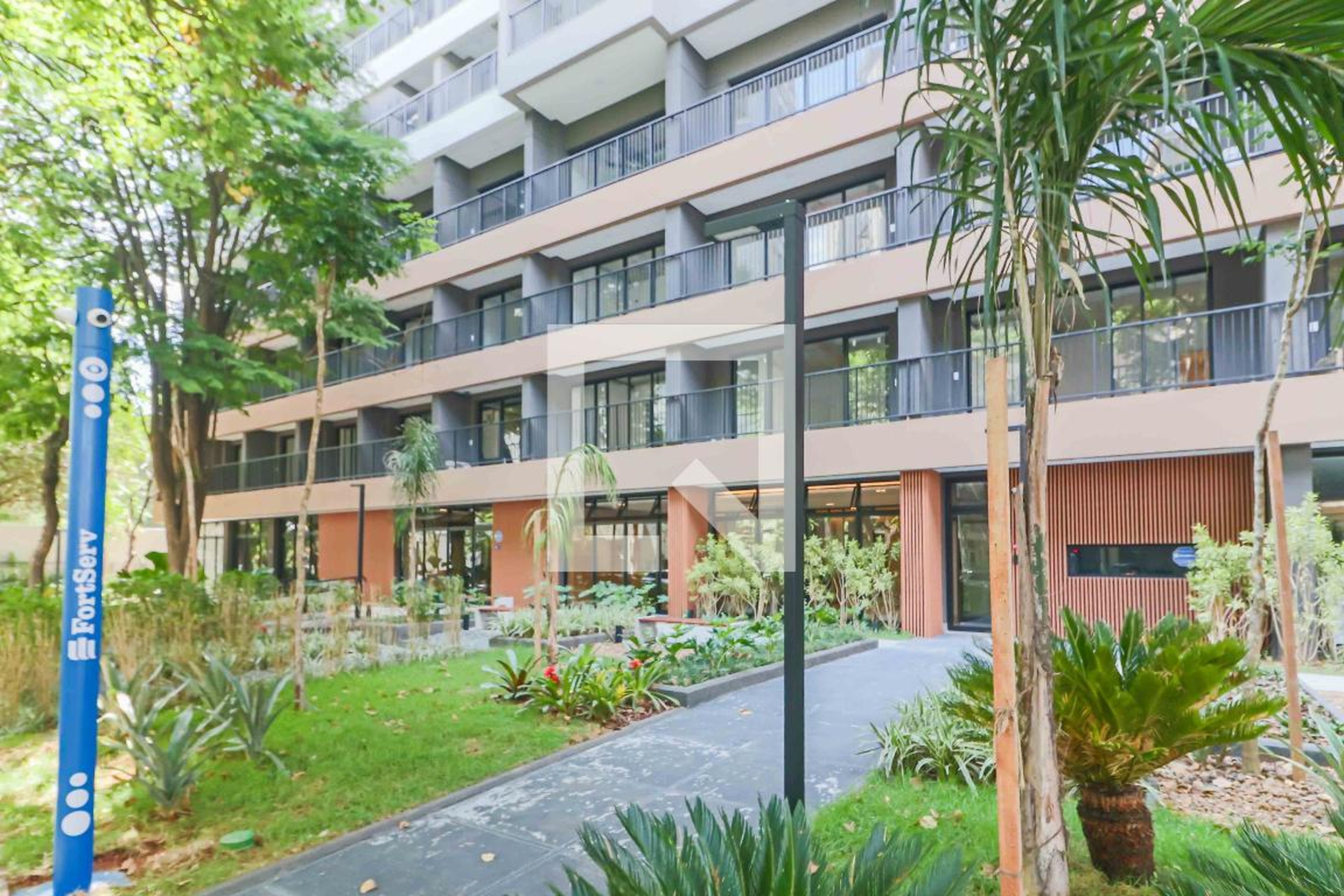 Fachada Condomínio em Rua Engenheiro Bianor, 166