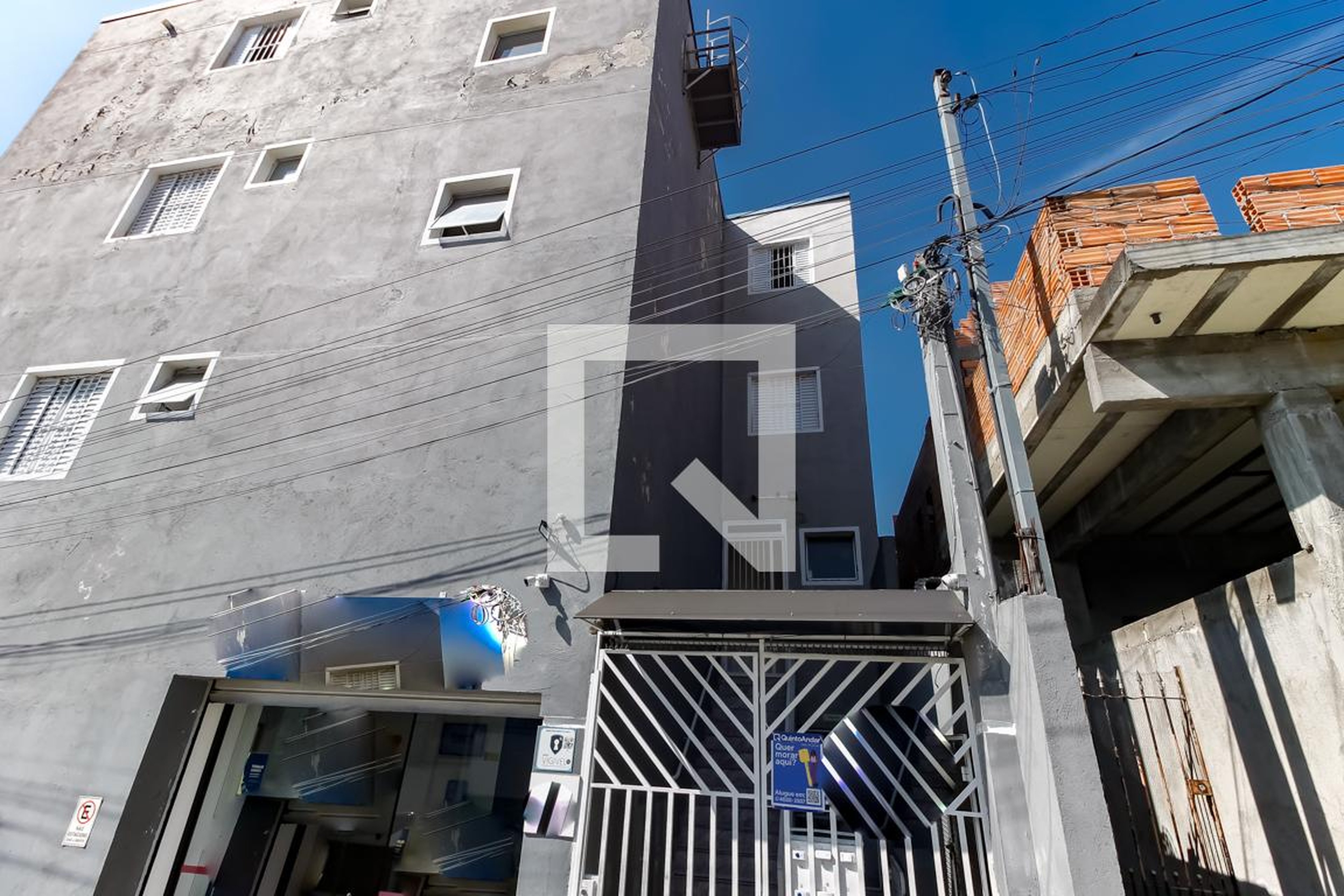 Fachada Condomínio em Rua Leonardo Jerônimo da Silva, 35