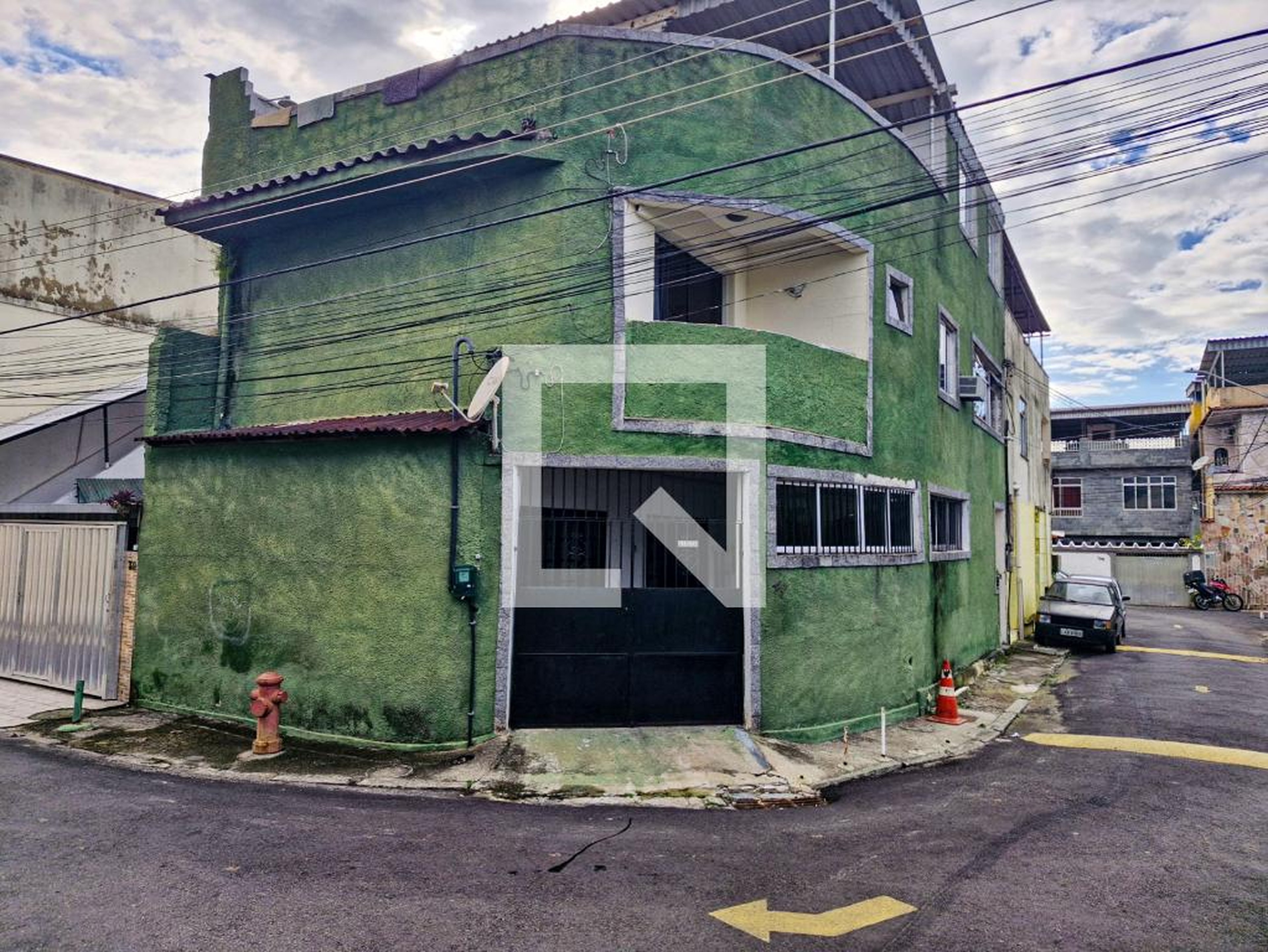 Fachada Condomínio em Estrada Intendente Magalhães, 295