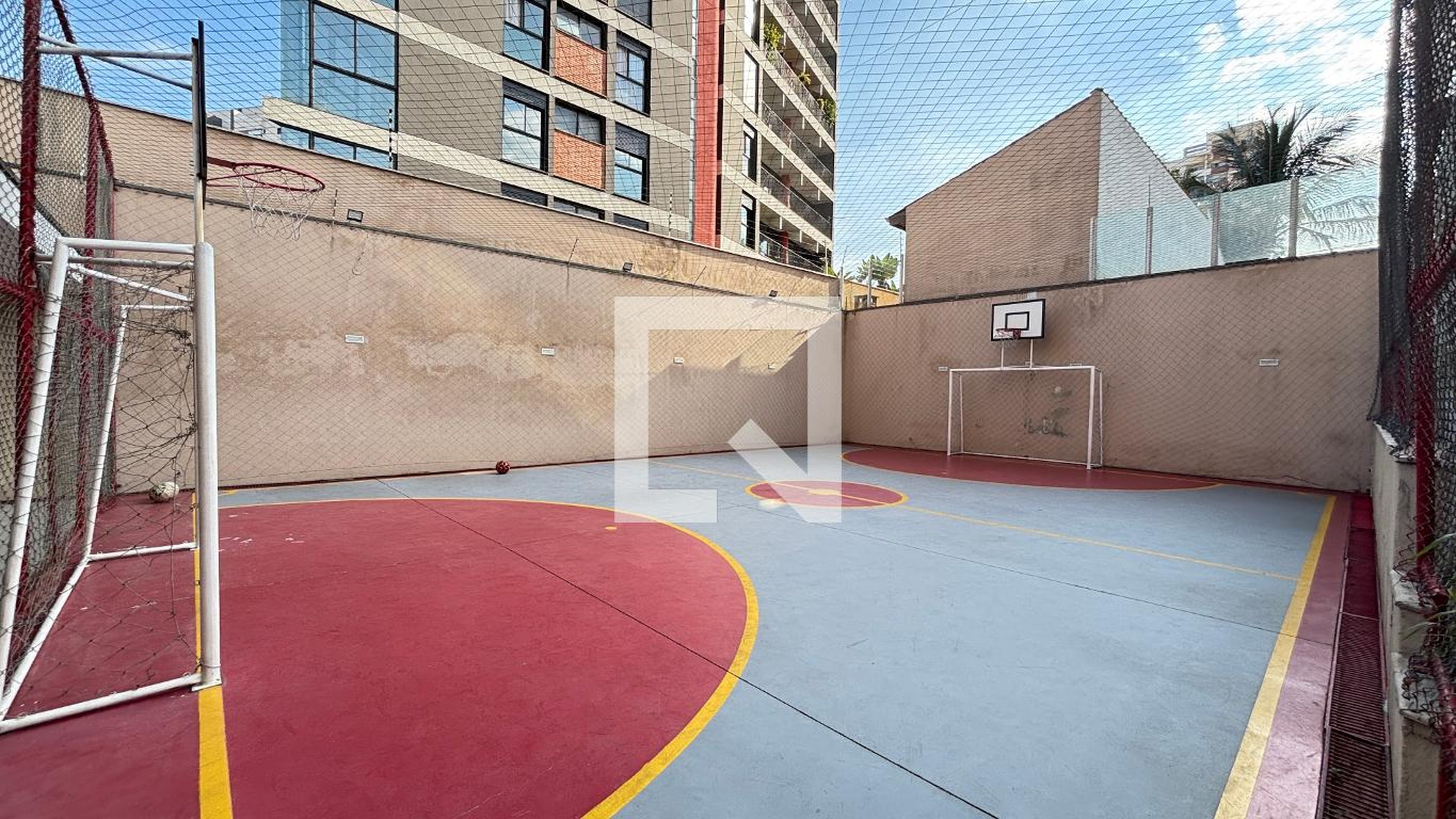 Quadra - Monumental Dali