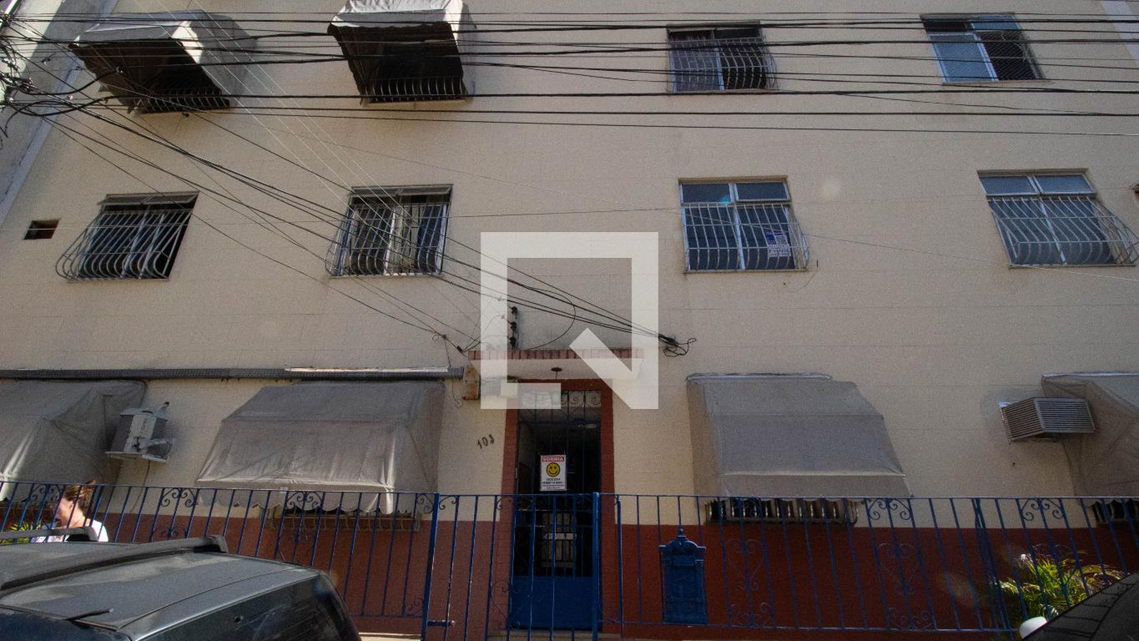 Fachada Condomínio em Rua Doutor Miguel Viêira Ferreira, 103