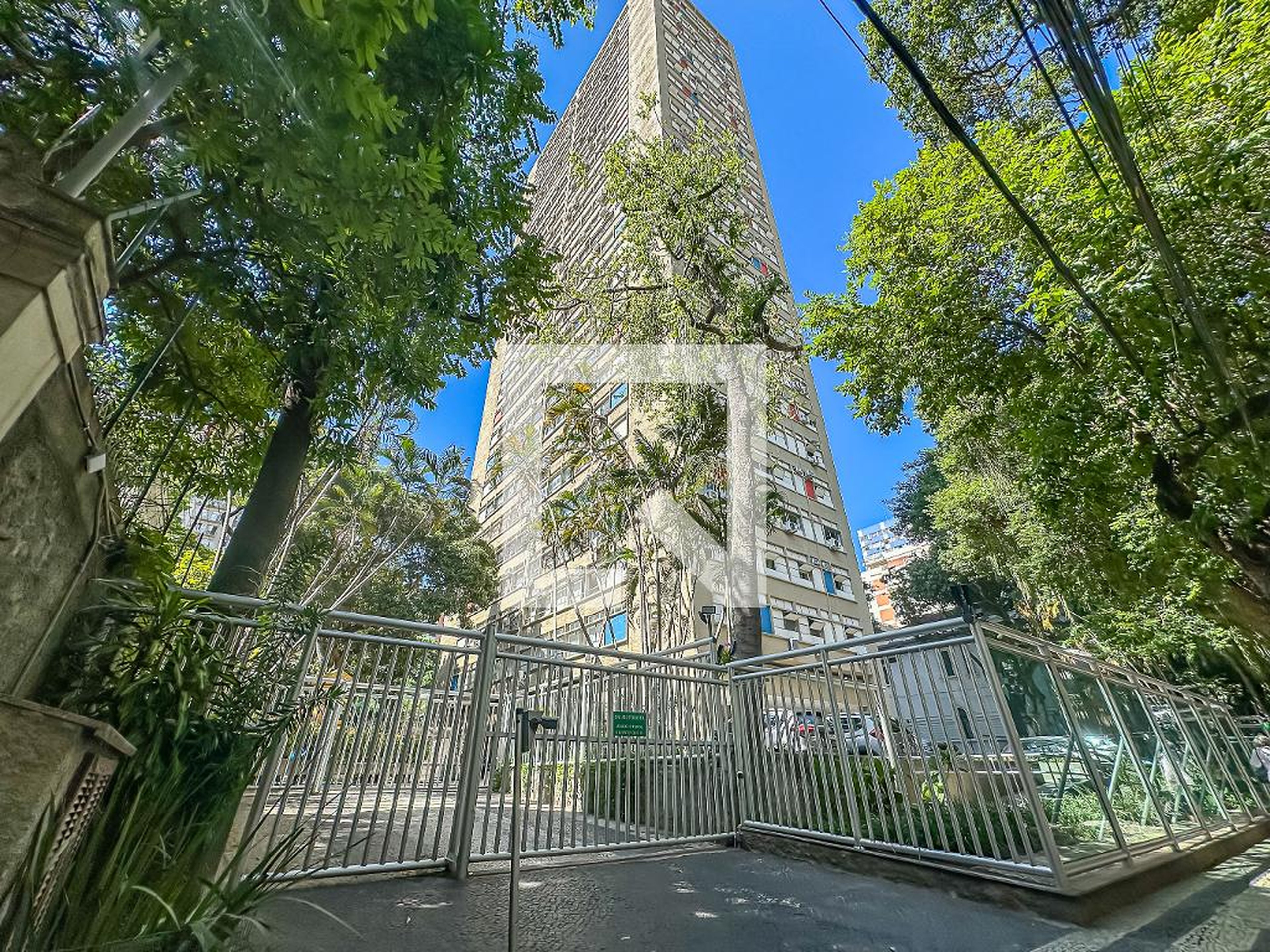 Fachada Condomínio em Rua Dona Mariana, 53