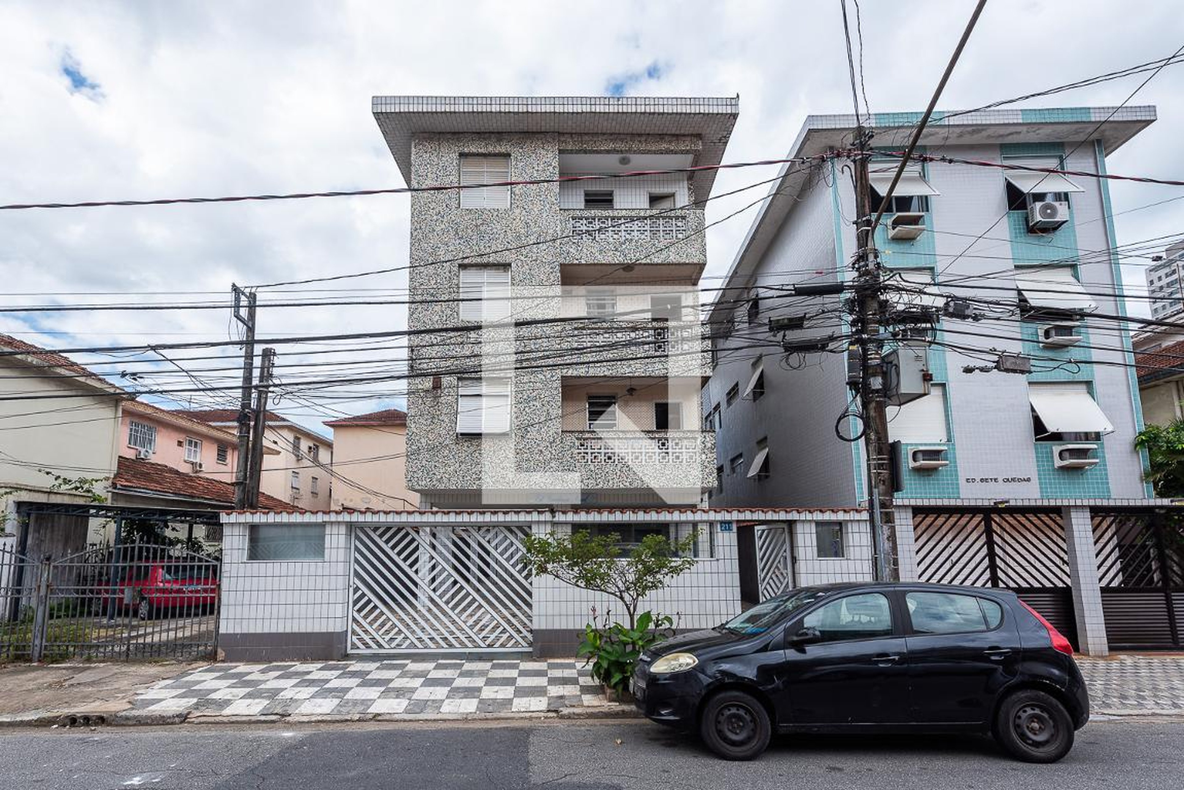 Fachada Condomínio em Rua Galeão Coutinho, 211