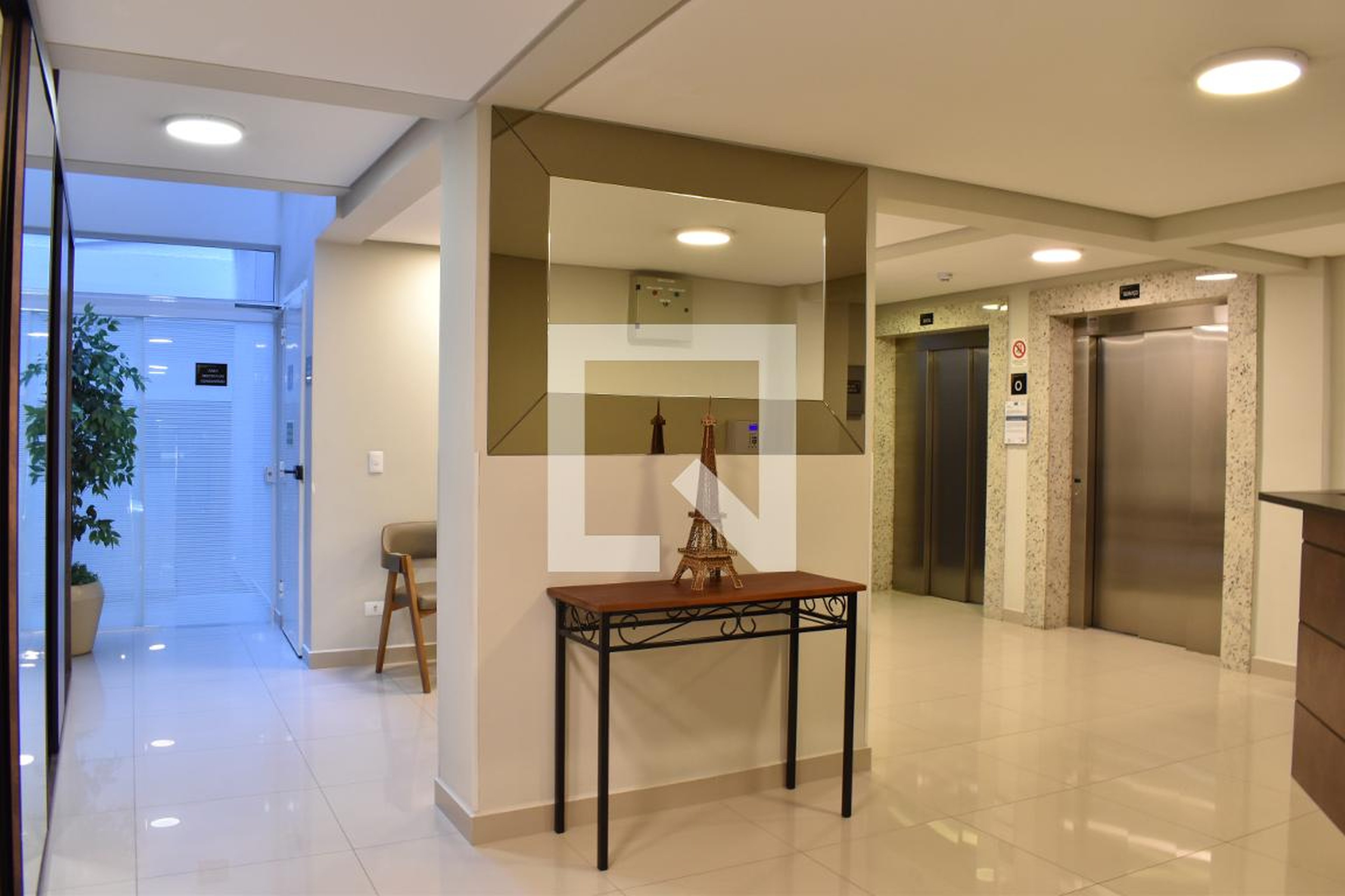 Hall de entrada - Iionstay La Tour Centro