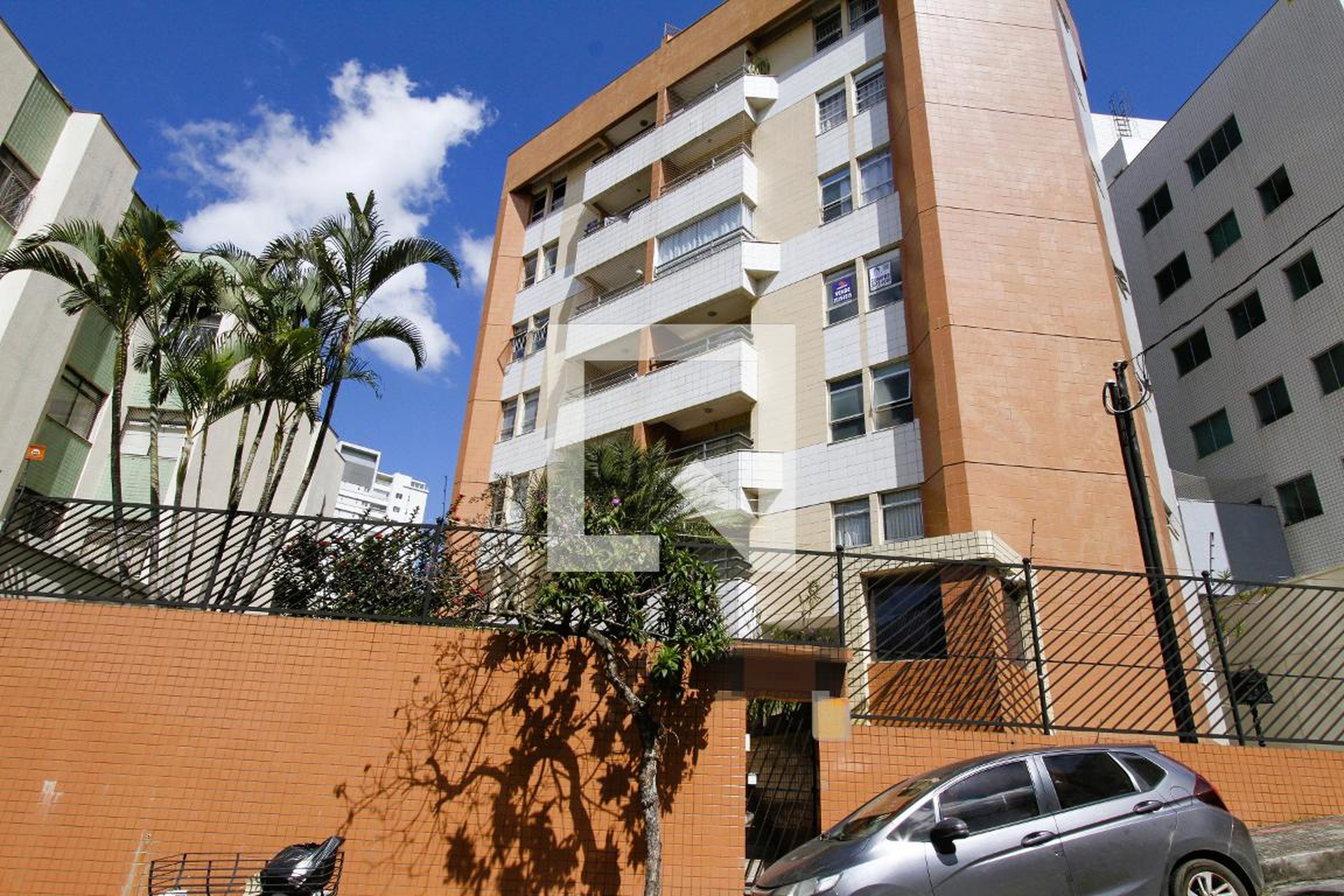 Fachada do Prédio Condomínio em Rua das Flores, 391