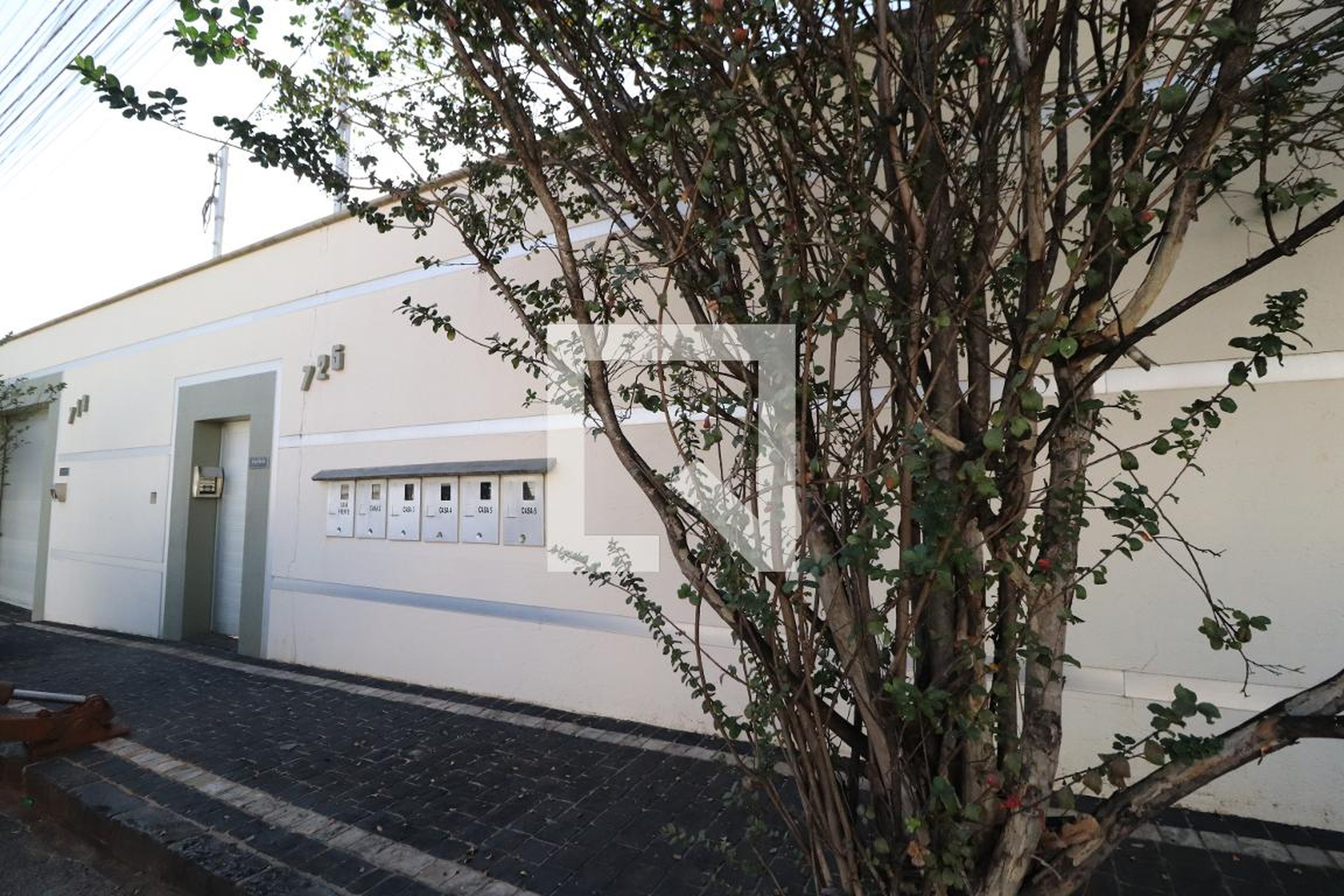 Fachada Condomínio em Rua Antônio Salviano de Rezende, 725