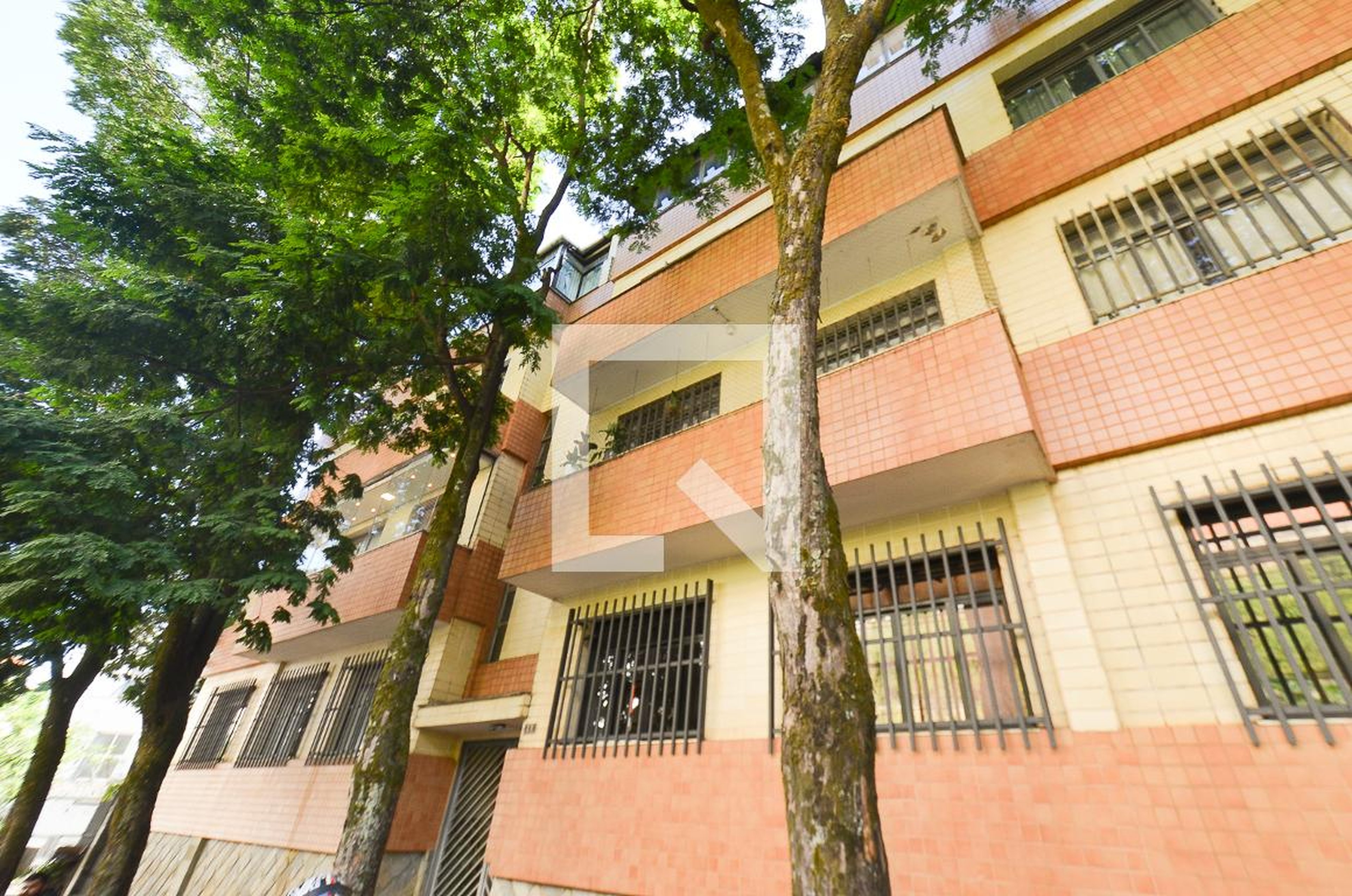 Fachada Condomínio em Rua Teodomiro Cruz, 43