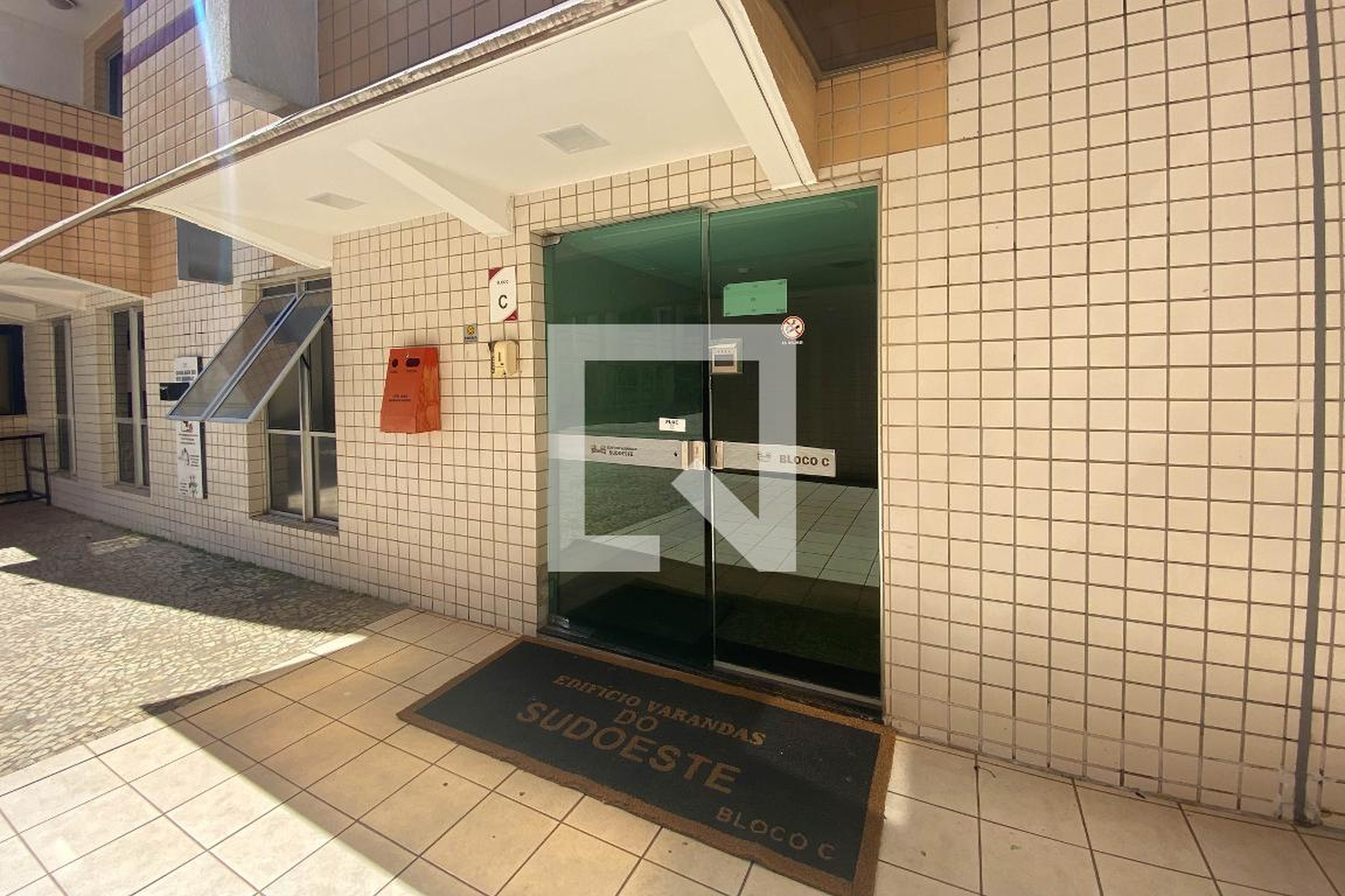 Fachada Condomínio em QMSW 5, 10