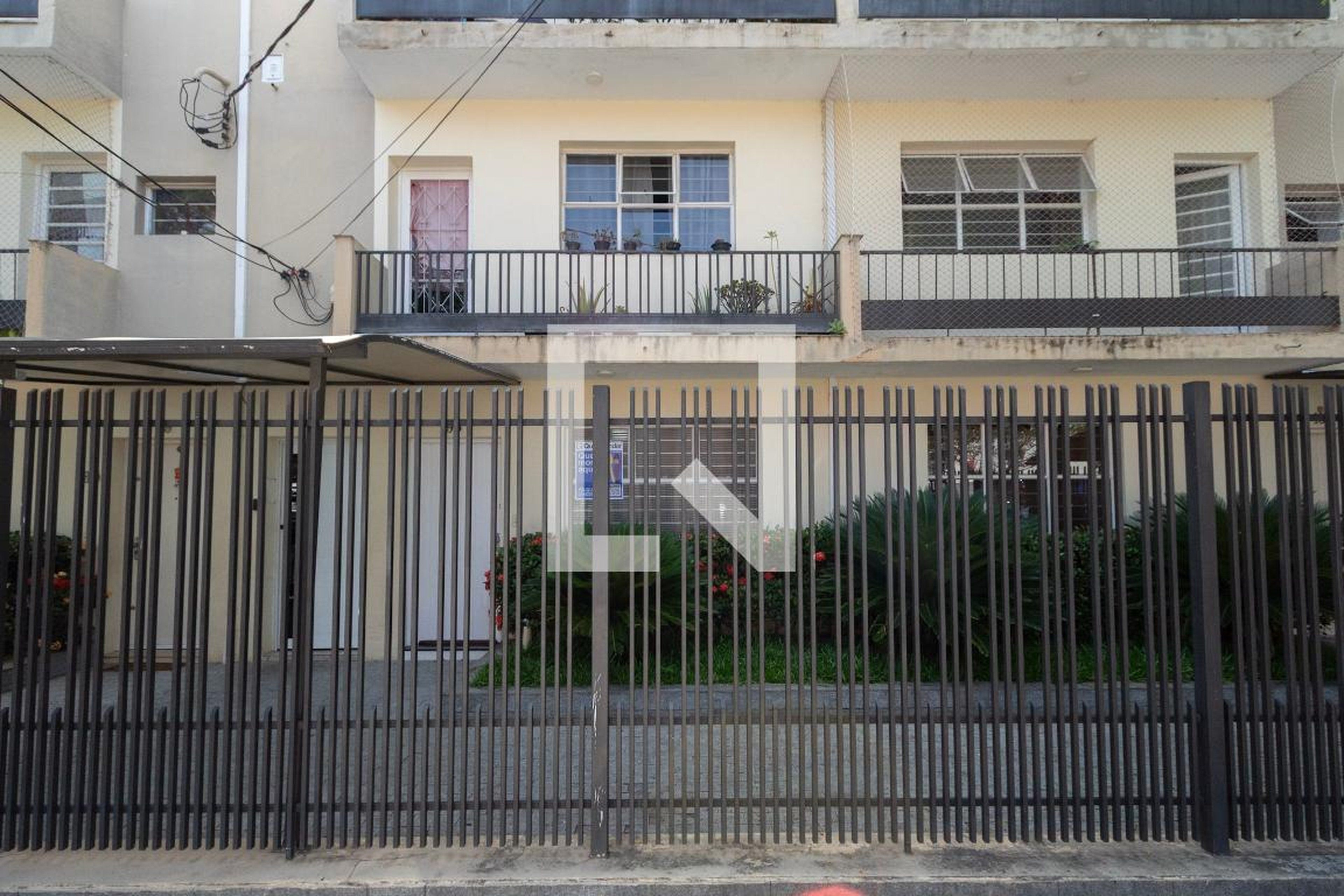 Fachada Condomínio em Rua Carlos Spera, 93