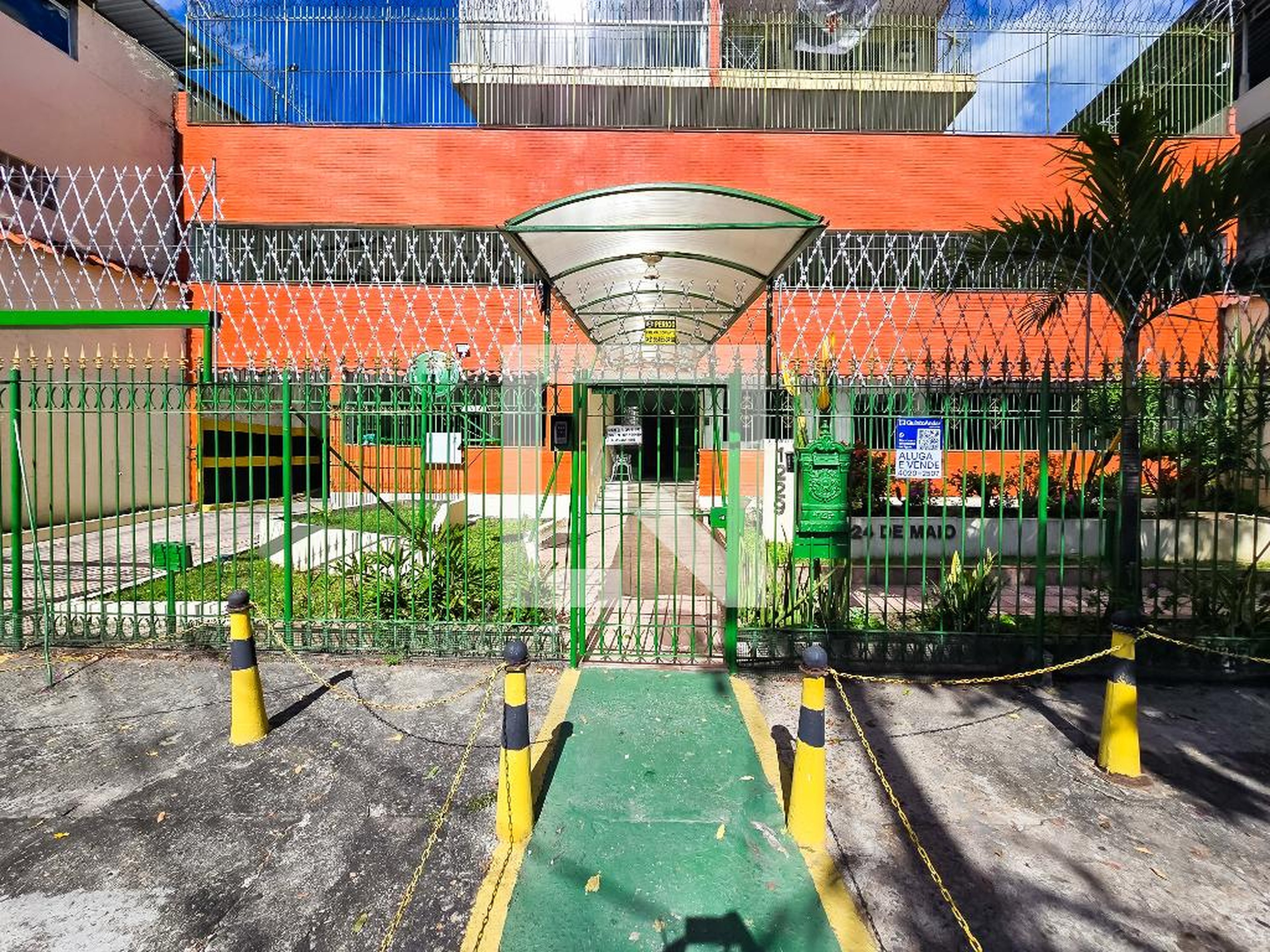 Fachada Condomínio em Rua 24 de Maio, 51