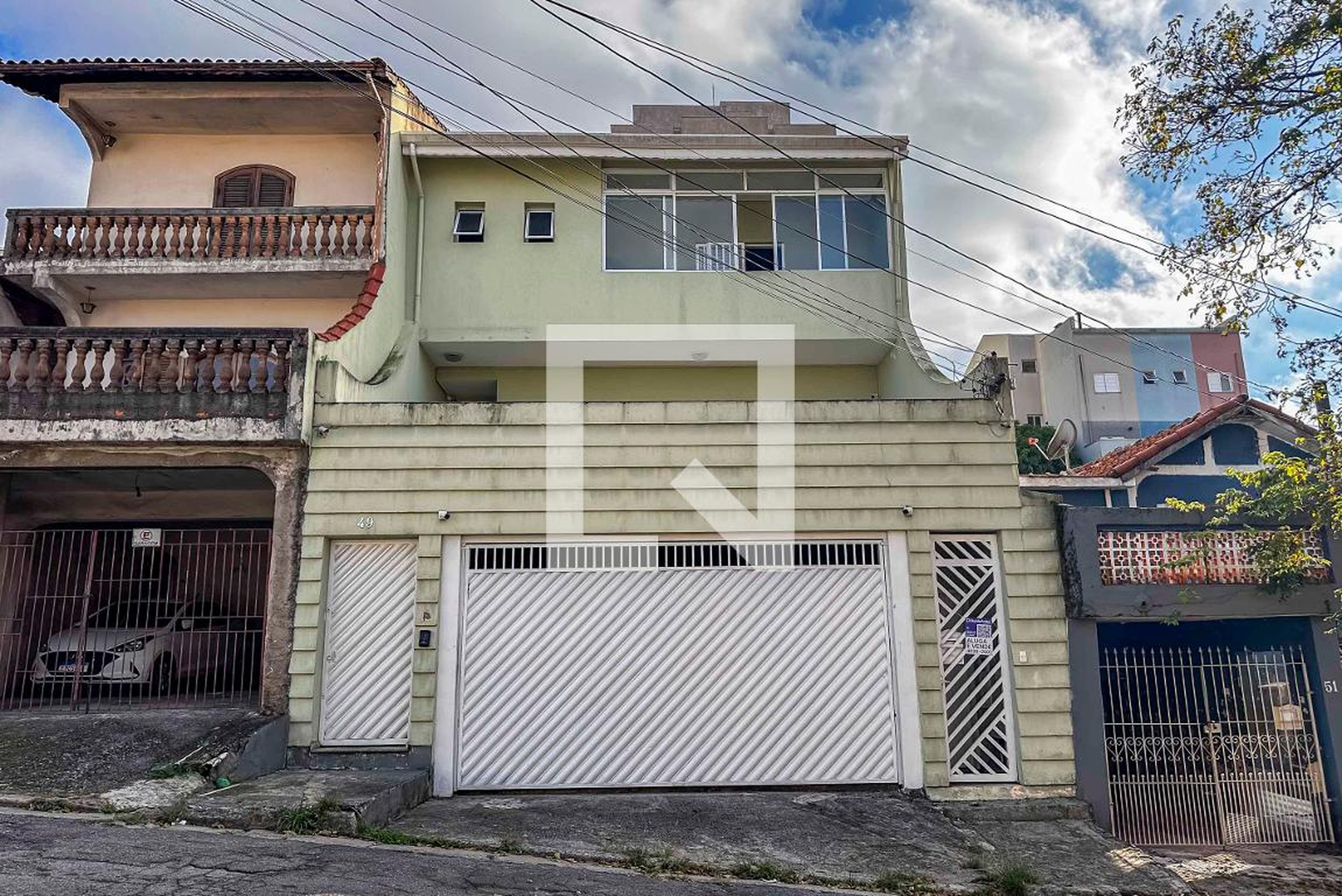 Fachada Condomínio em Rua Groelândia, 49