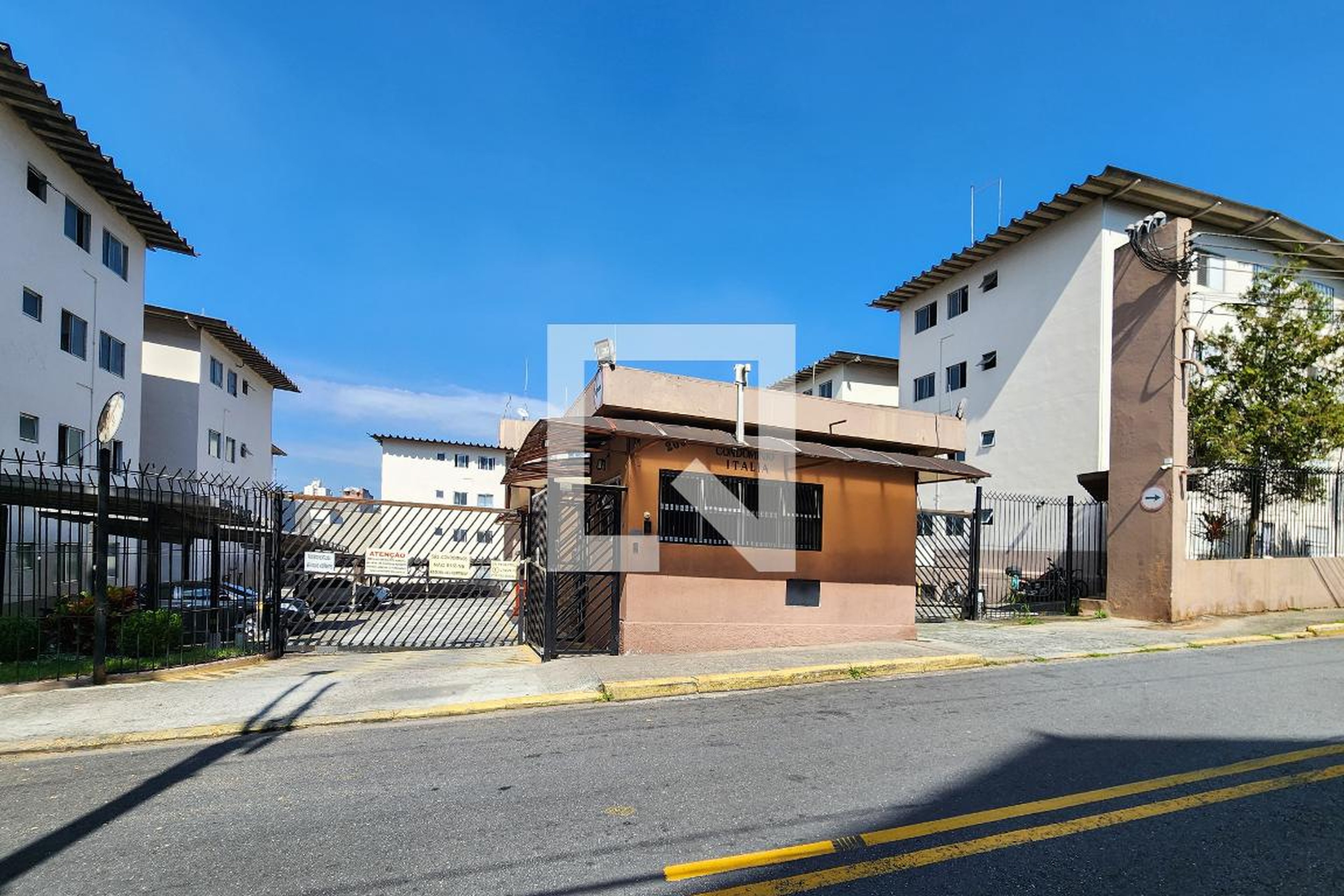 Fachada do Condomínio Condomínio Itália