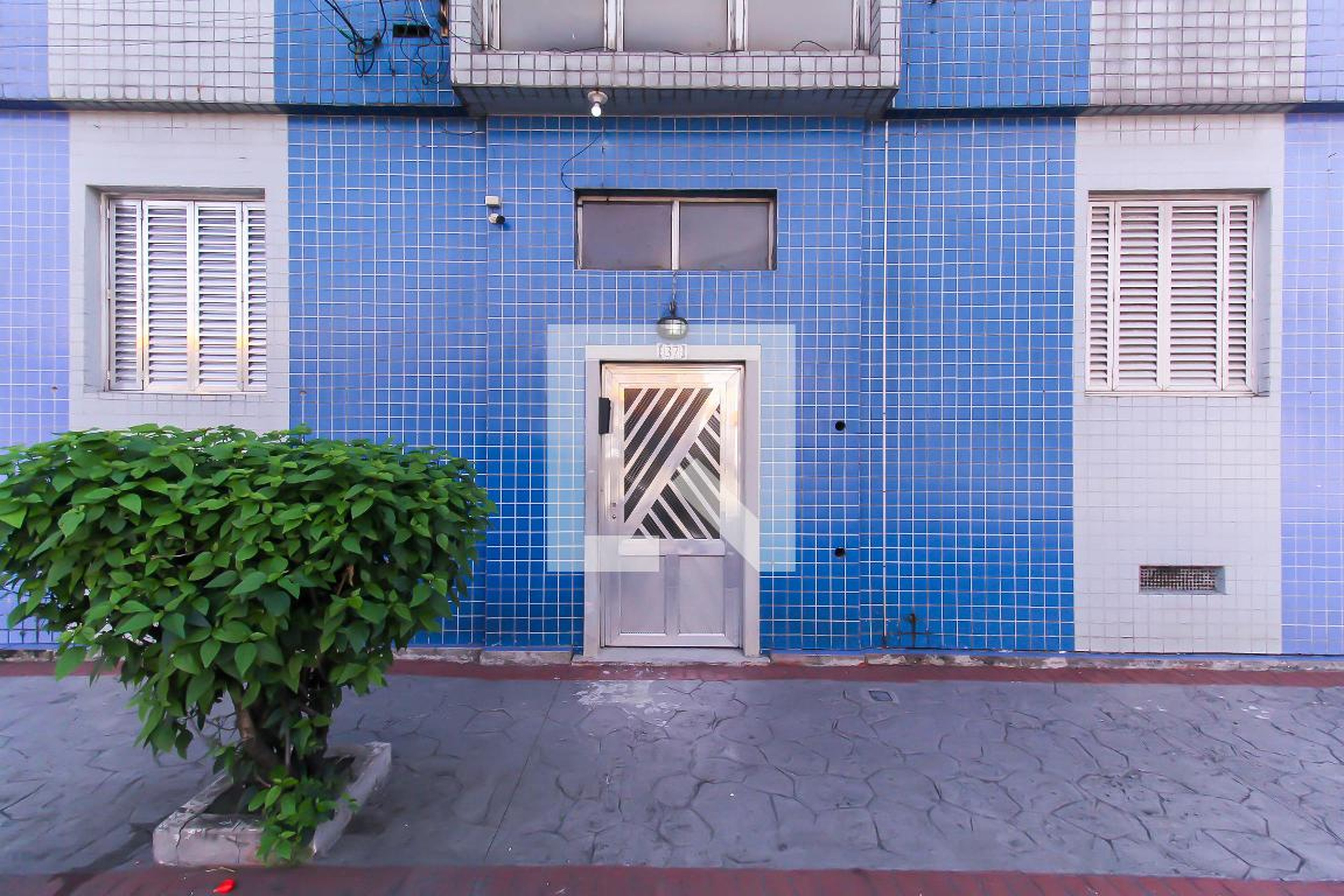 Fachada Condomínio em Rua Jequitinhonha, 37