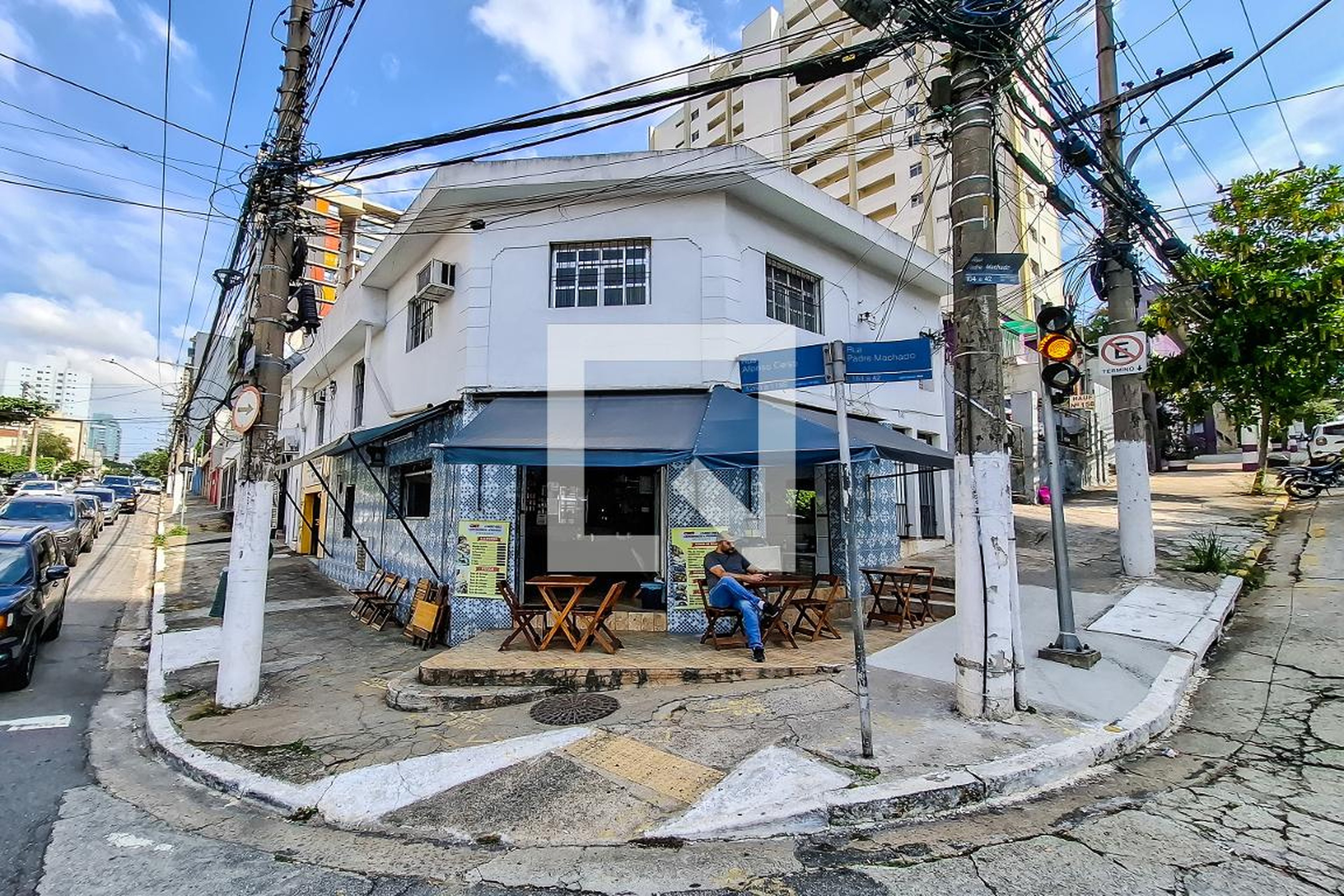 Fachada do Prédio Condomínio em Rua Padre Machado, 160