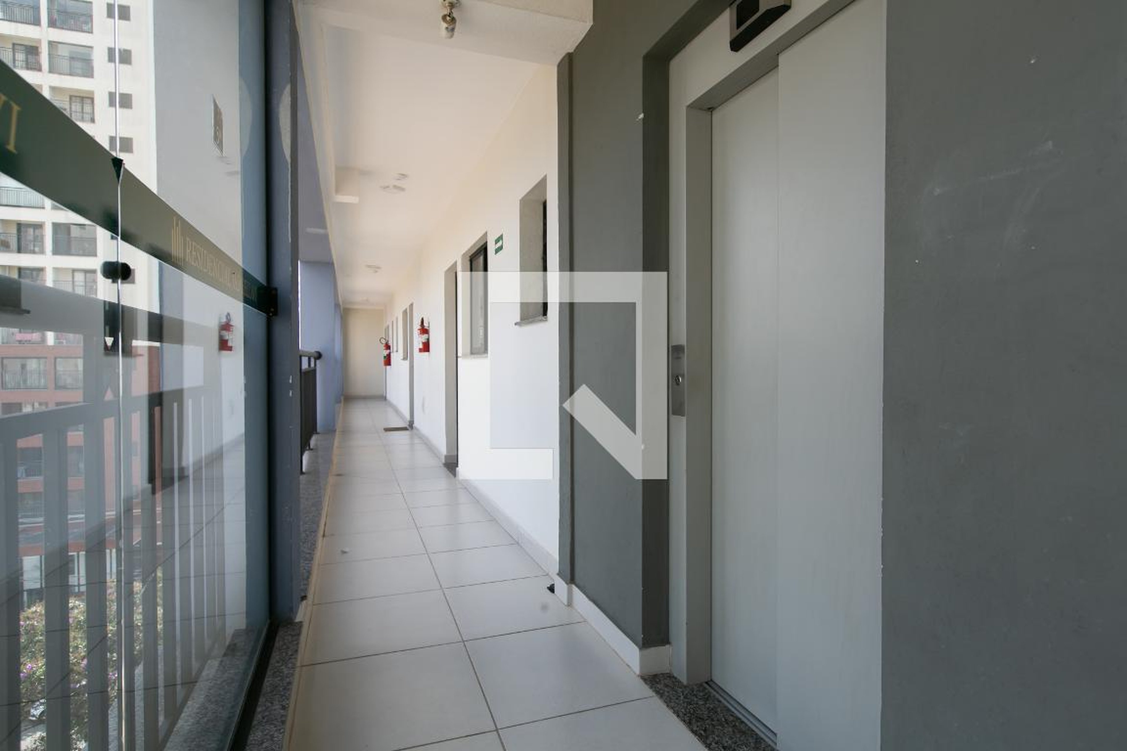 Hall de Entrada - Jad Bellavi