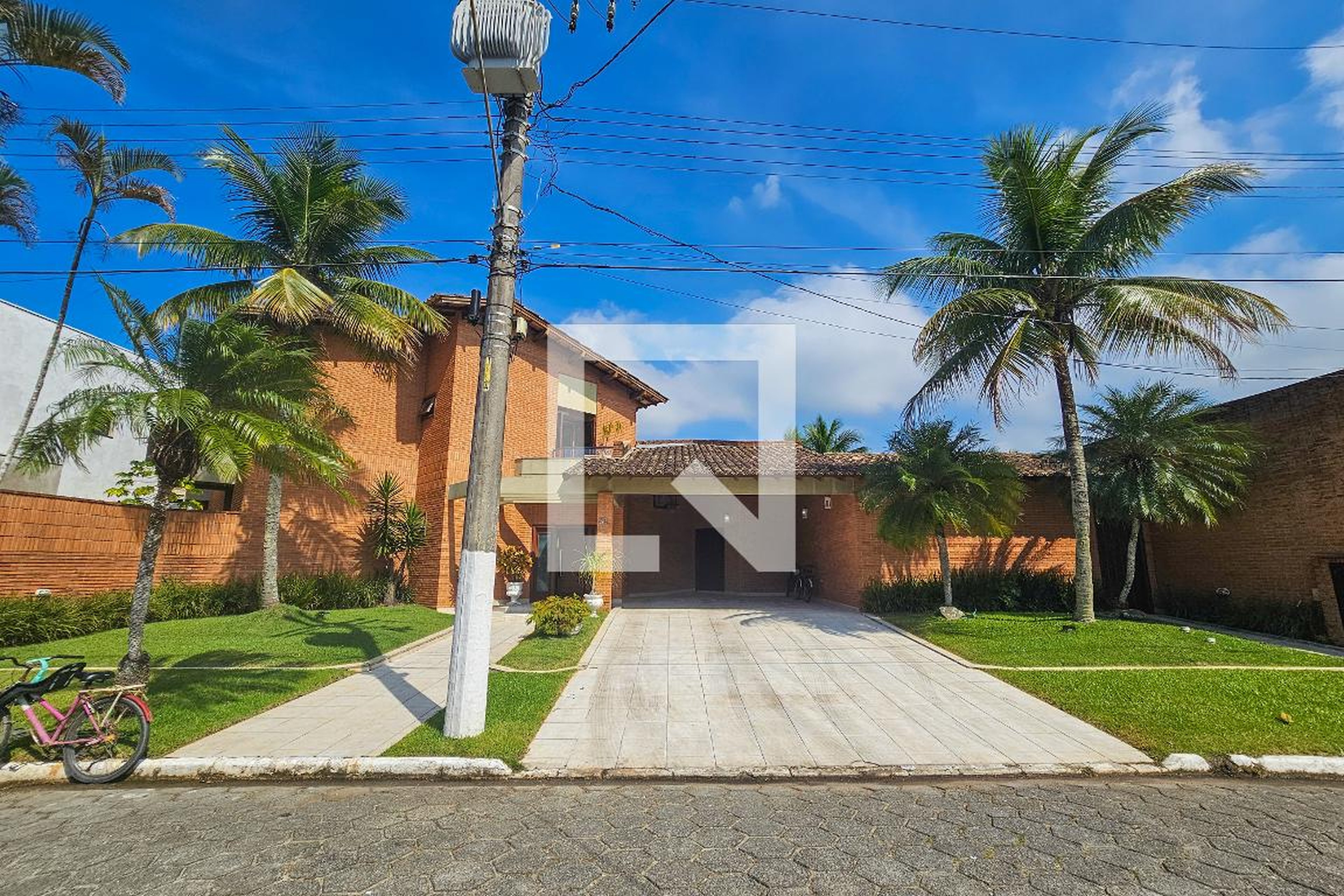 Fachada Condomínio em Rua Nicolau Vitiello, 83